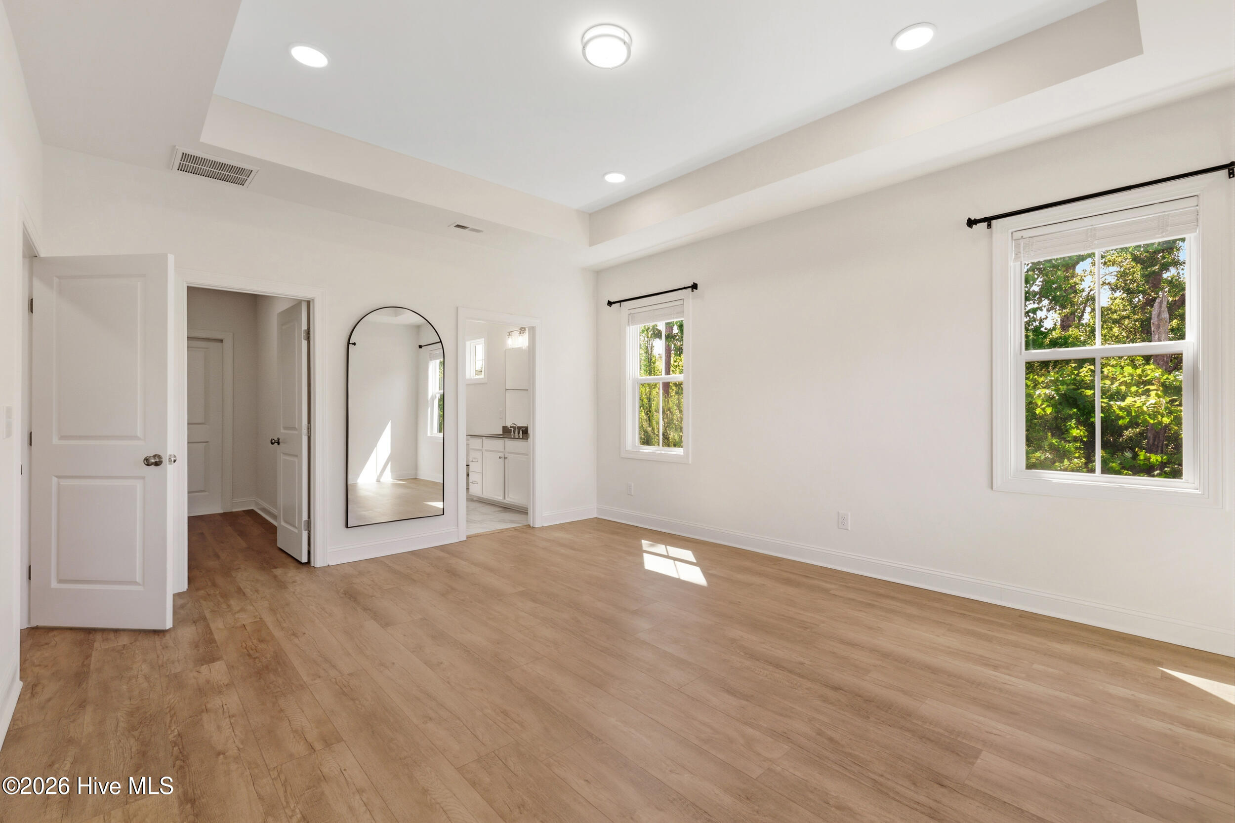 100570629 | Photo 29