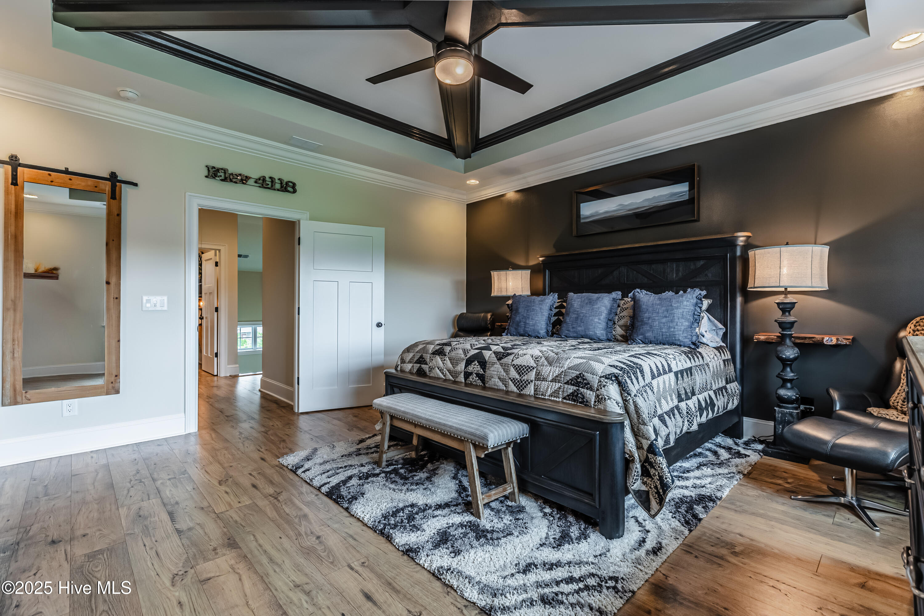 100523933 | Photo 40