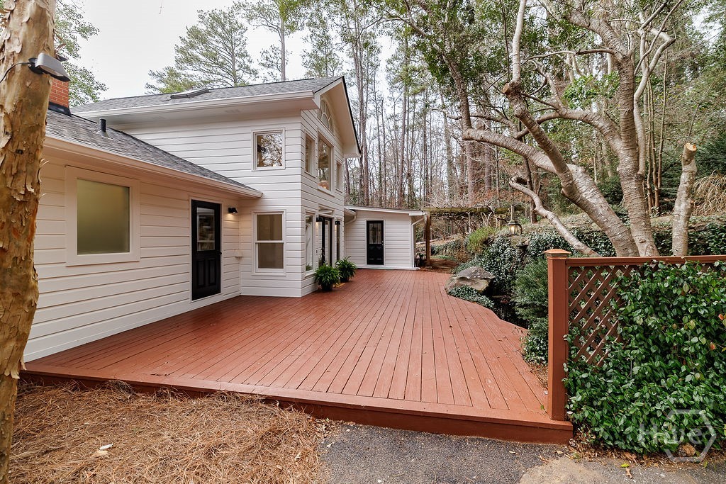 Deck with entrances to Guest Suite, foyer and mudr