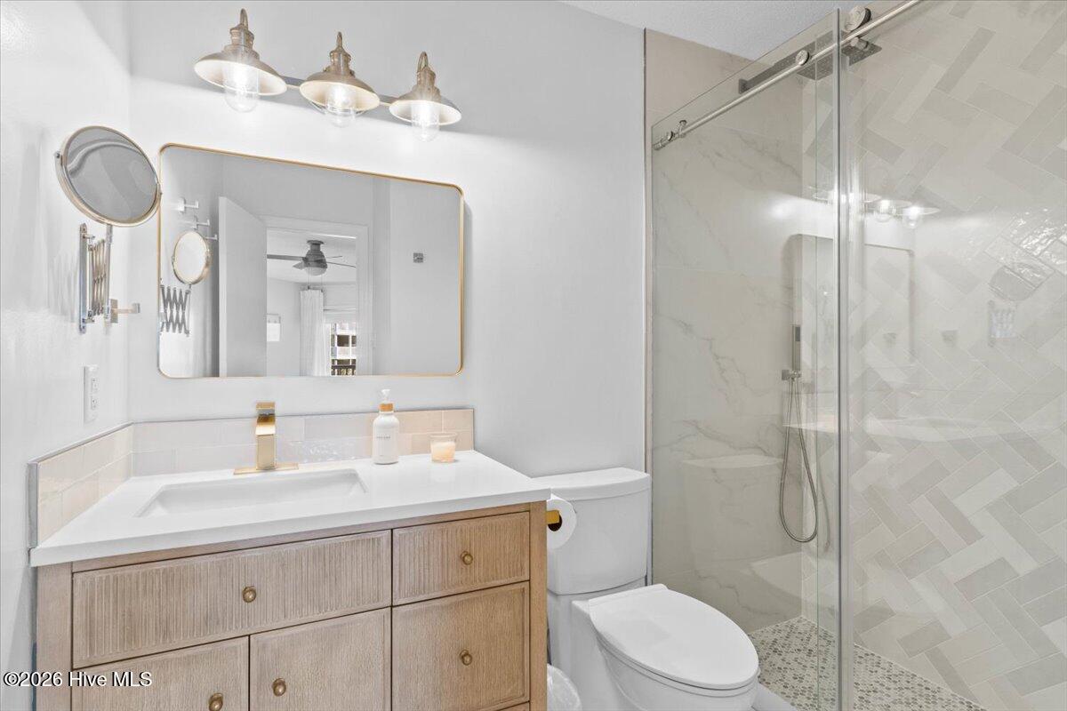 100549270 | Photo 30