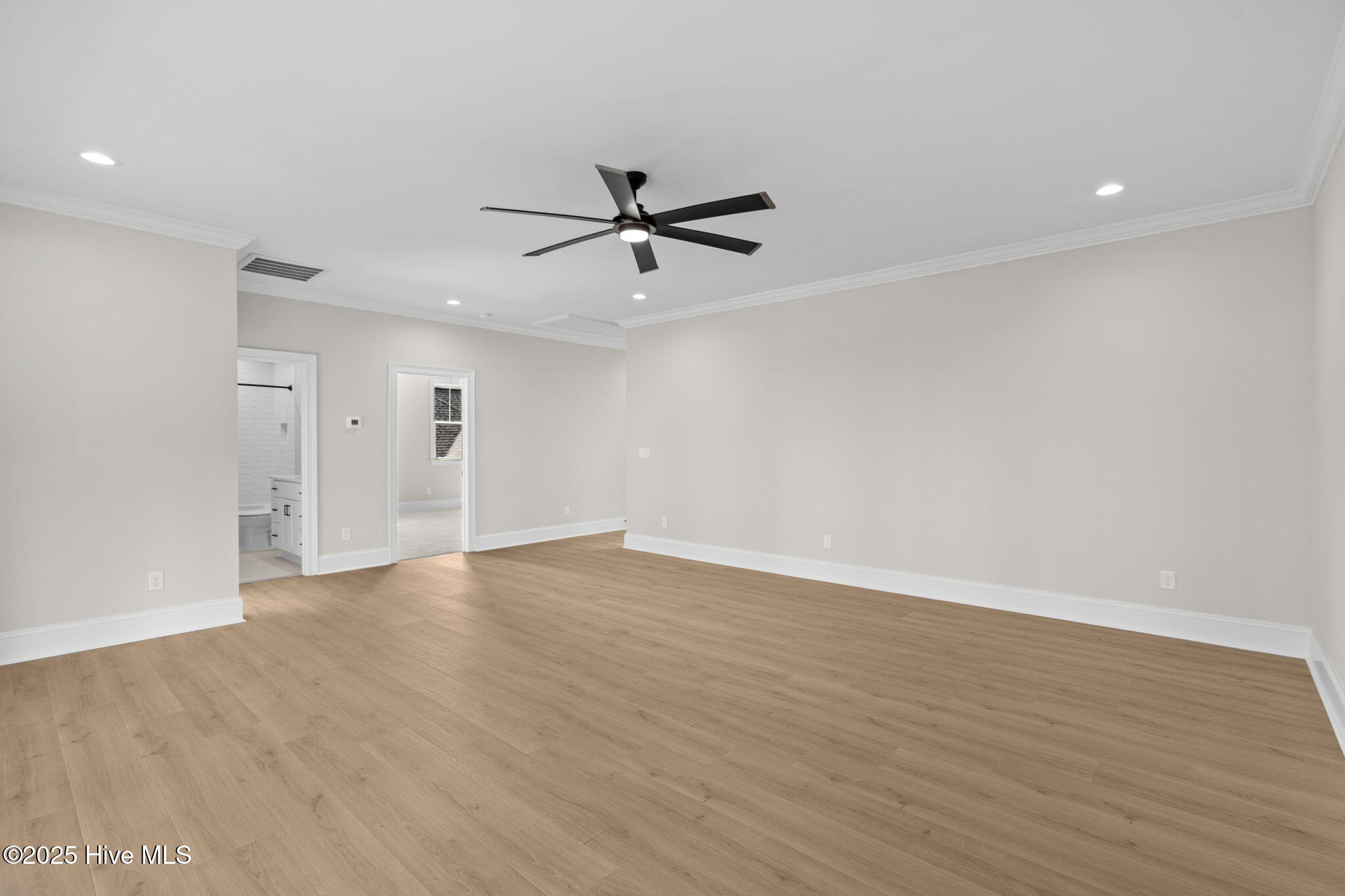 100509277 | Photo 44