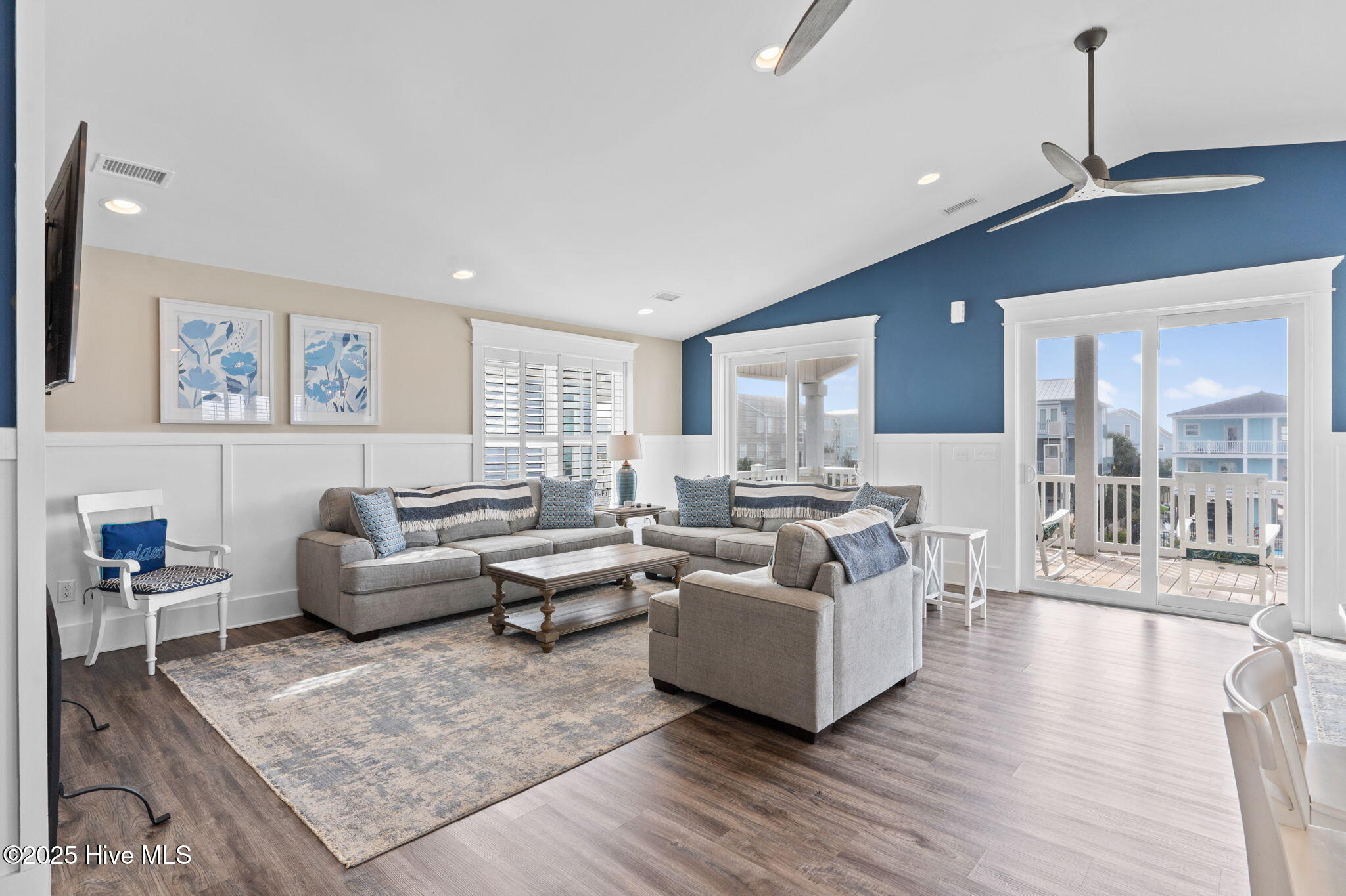 100486813 | Photo 43