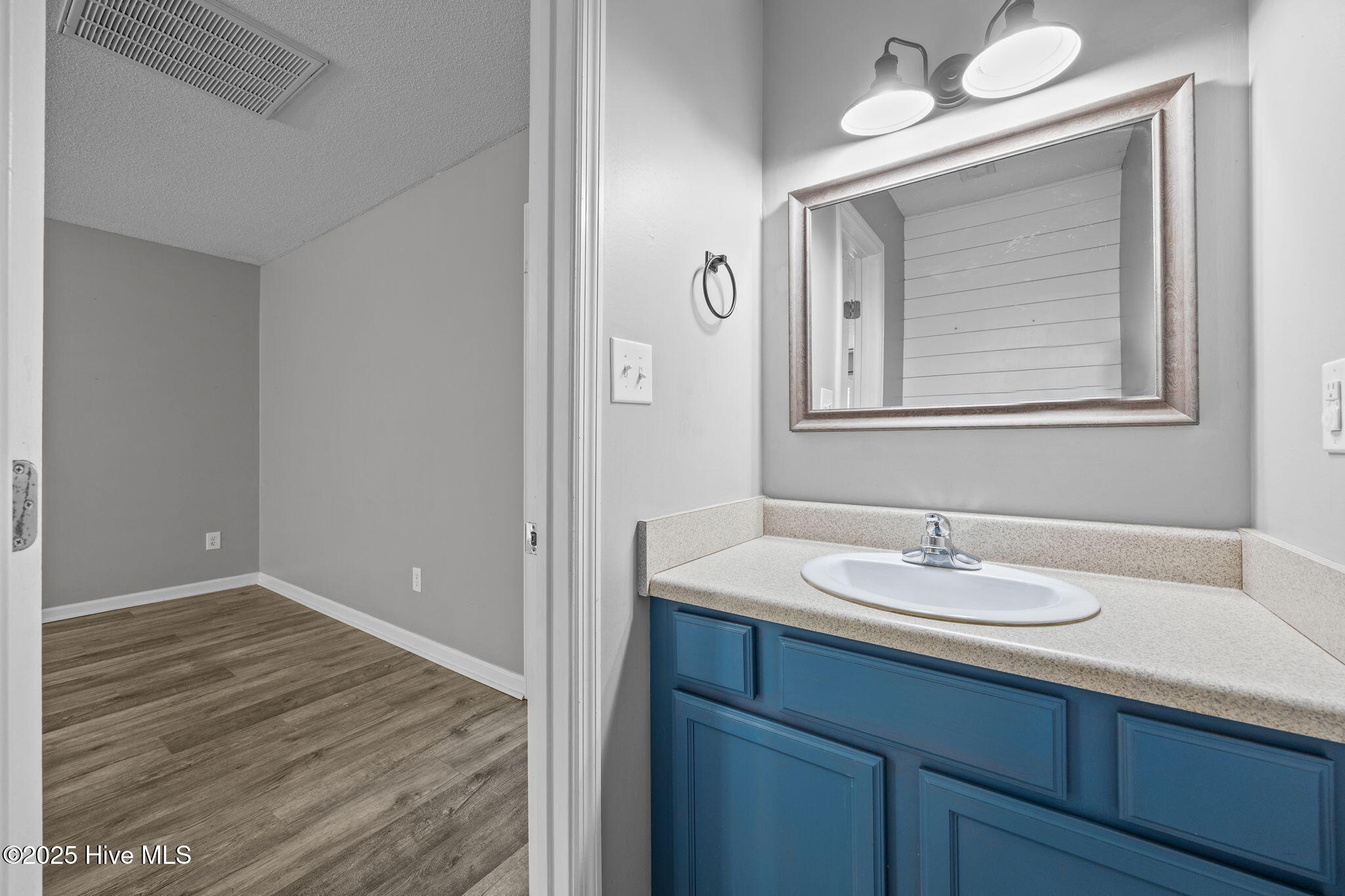 100546032 | Photo 27