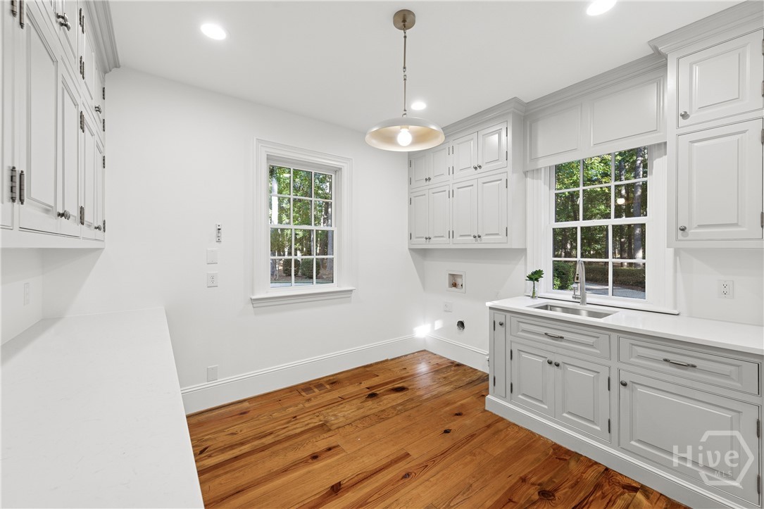 Butler's Pantry / Laundry Room