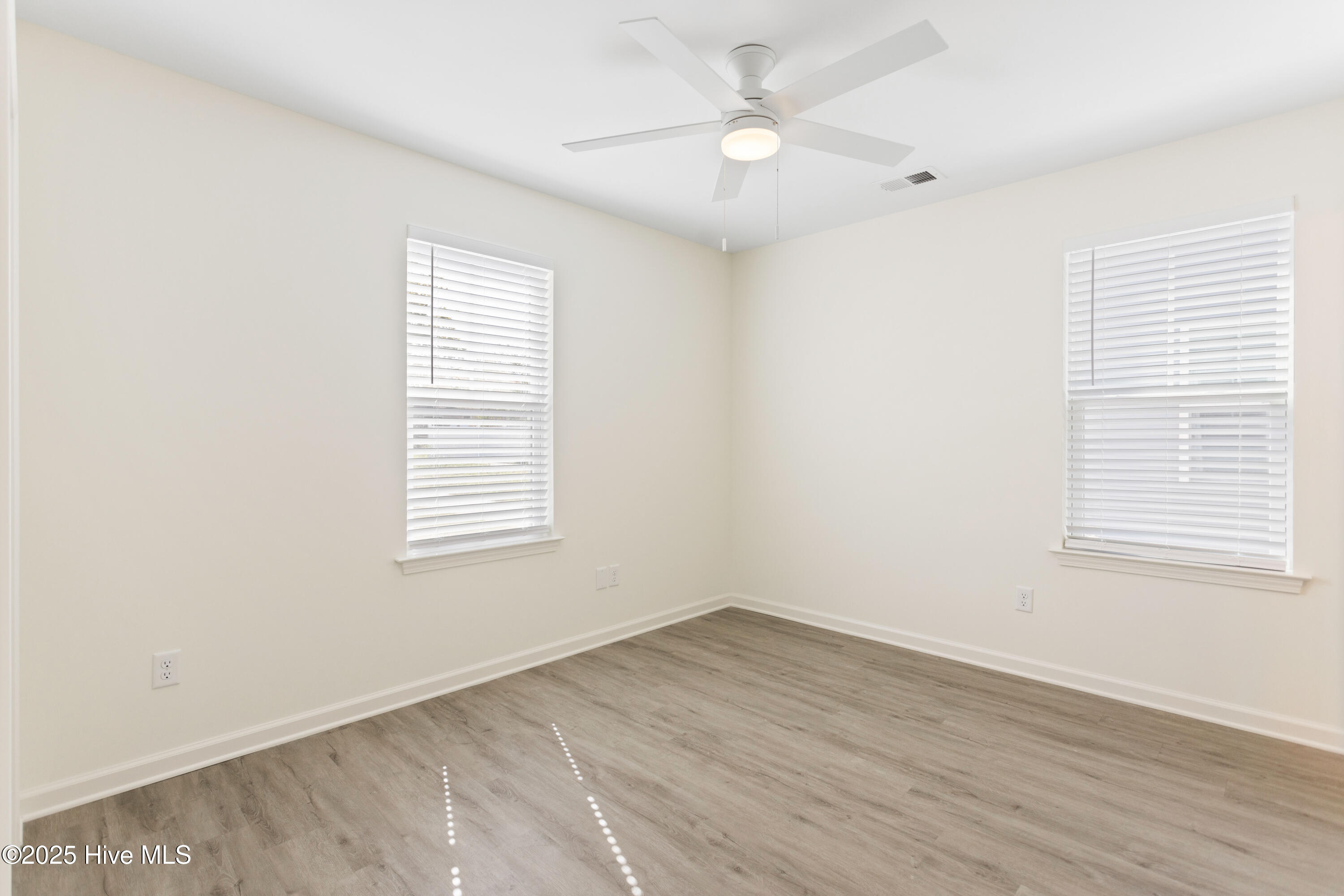 100542744 | Photo 12