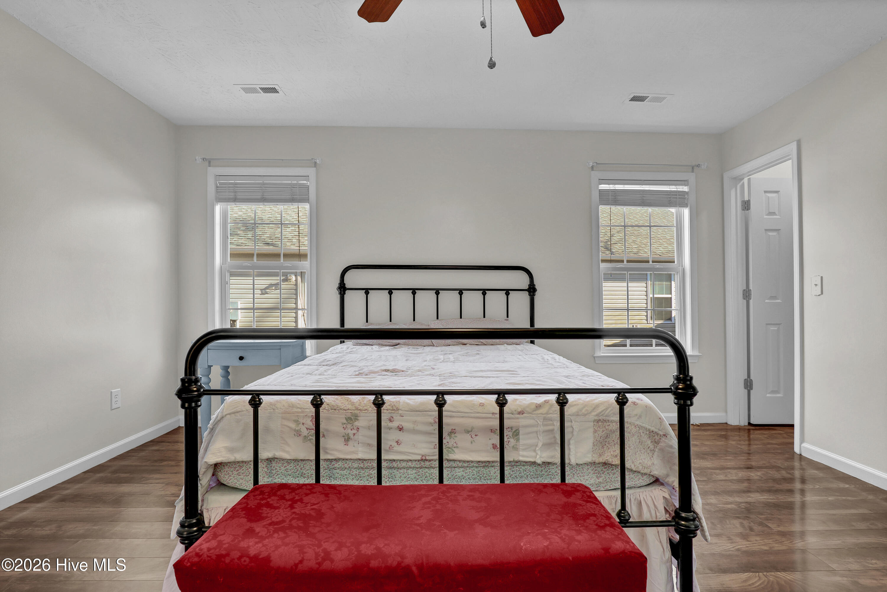 100550562 | Photo 25