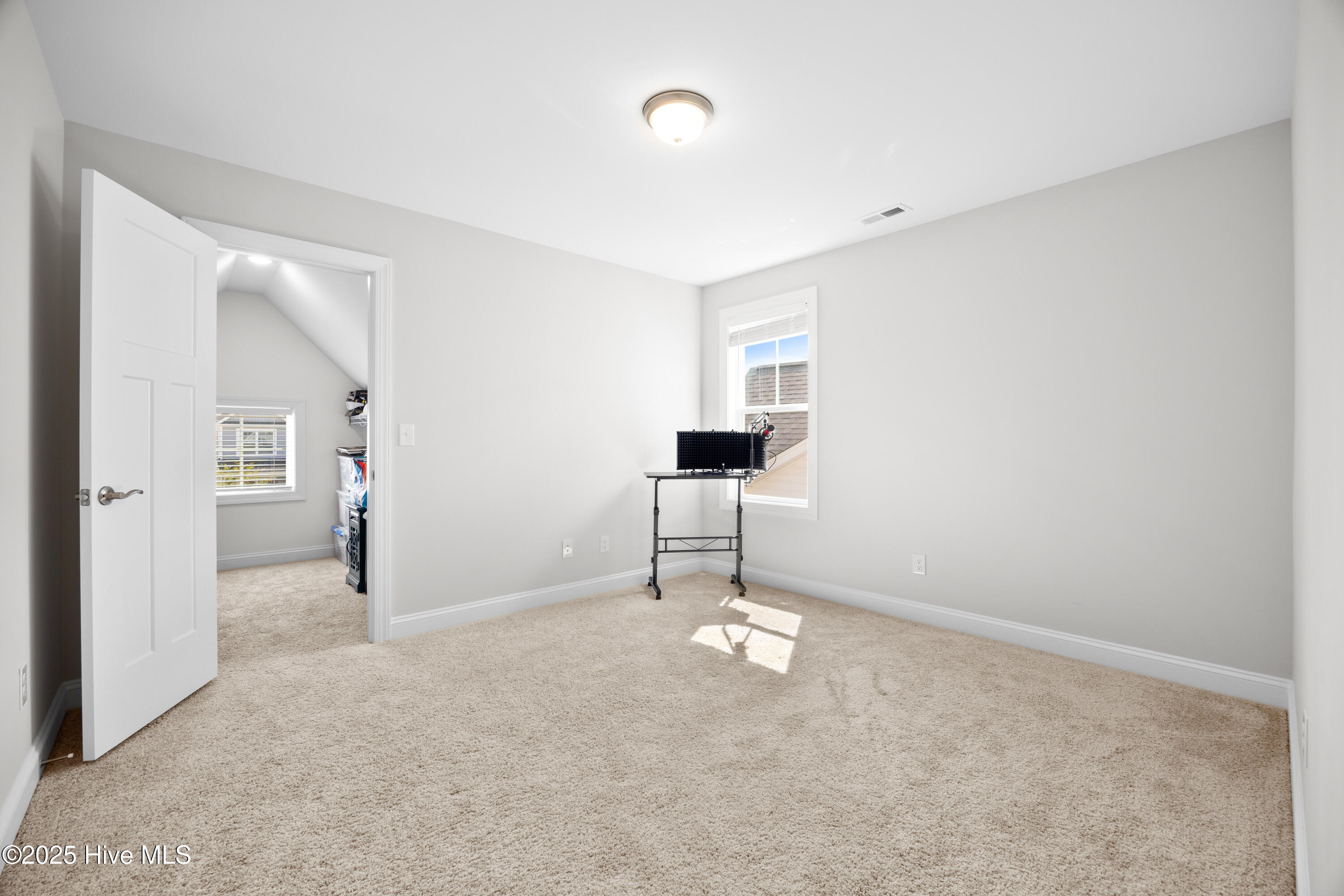 100562624 | Photo 28