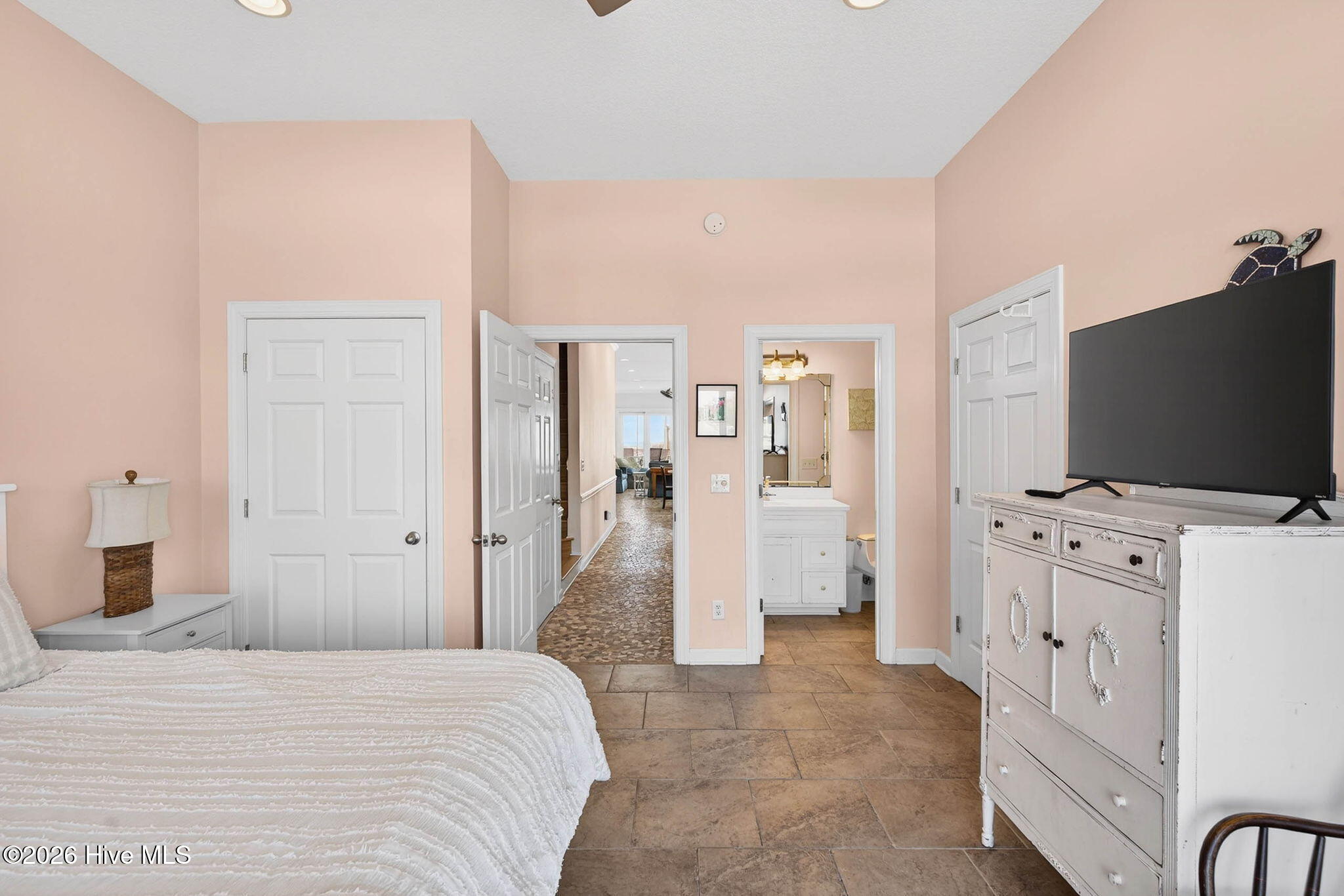 100563244 | Photo 73