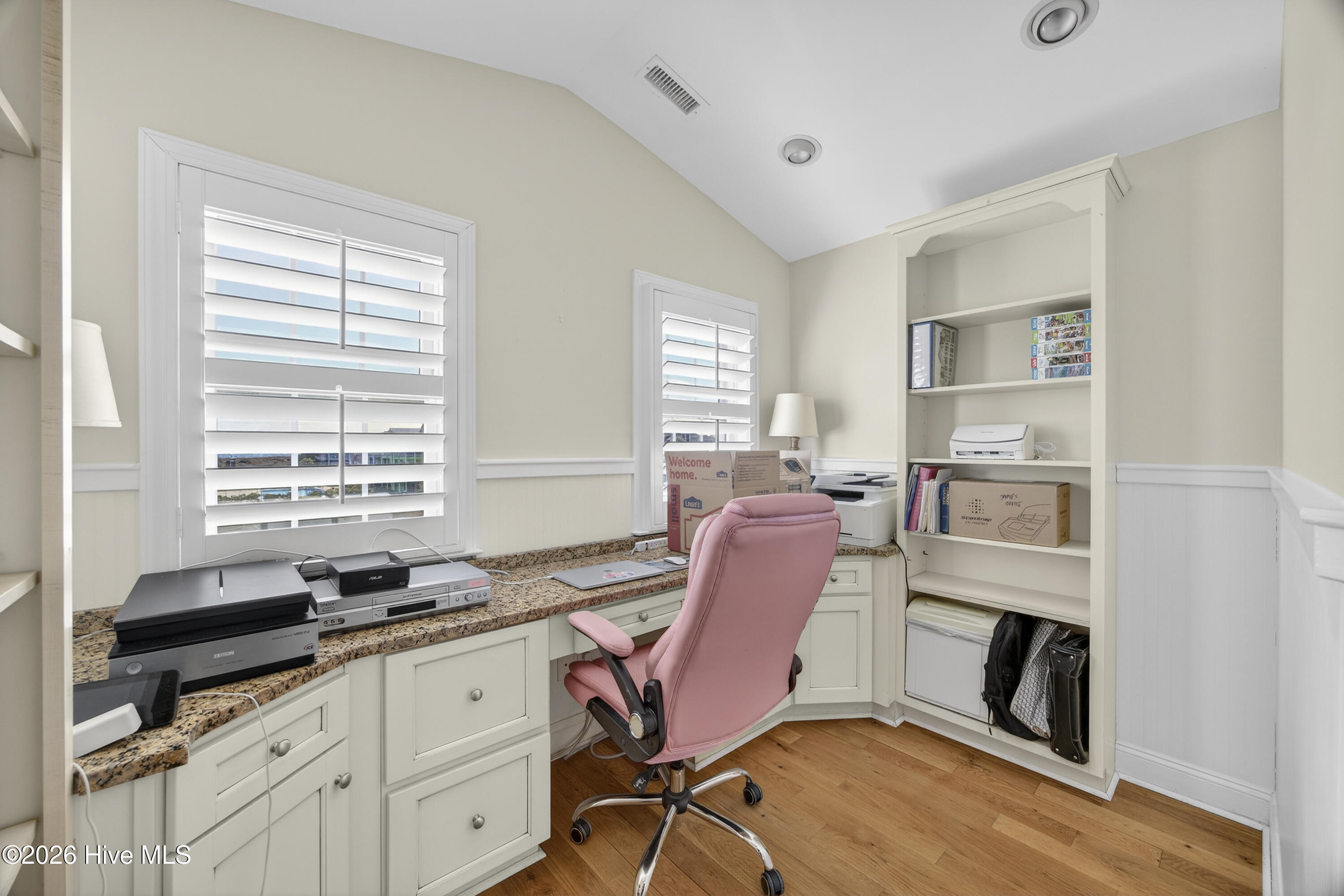 100554981 | Photo 97