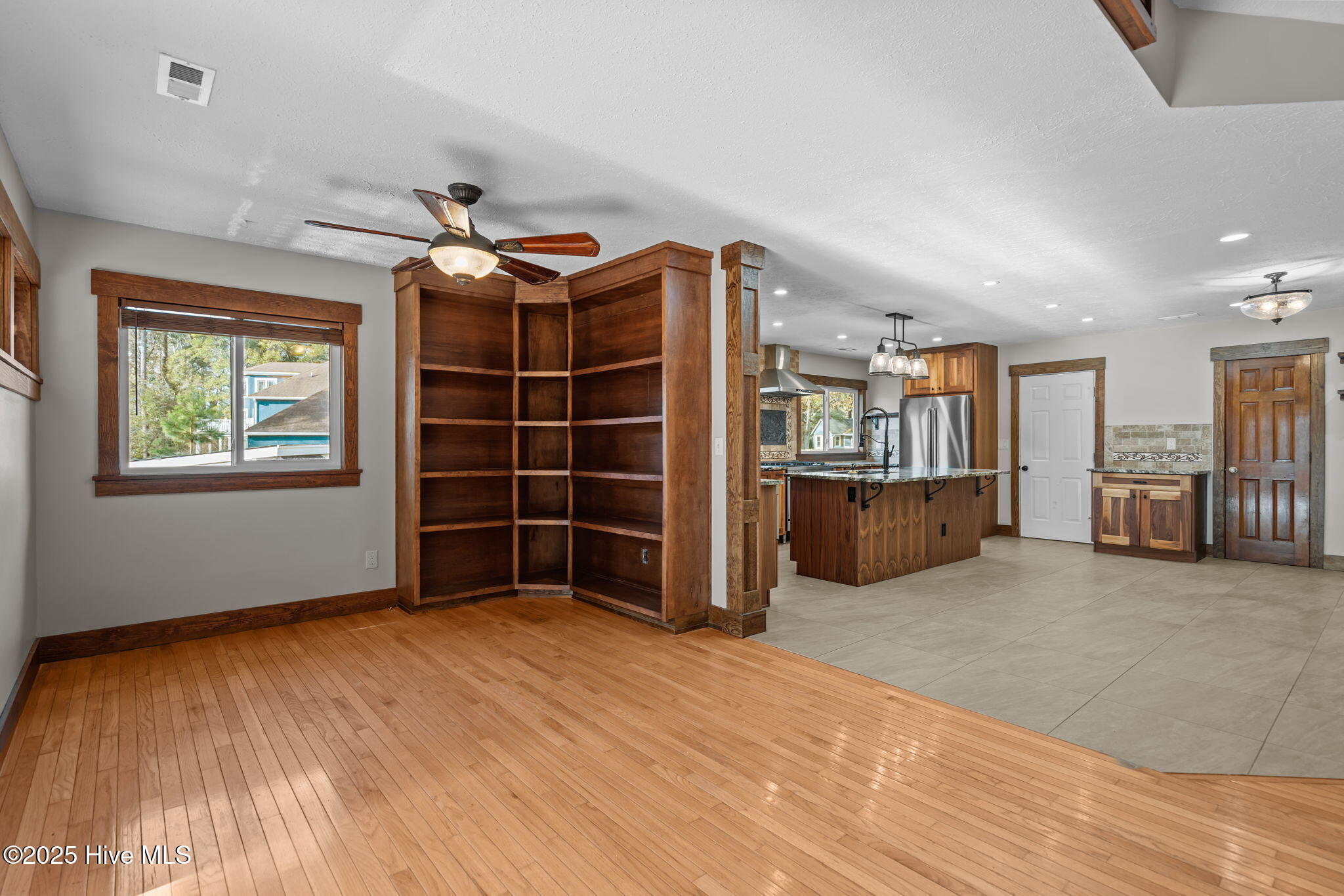 100536455 | Photo 20