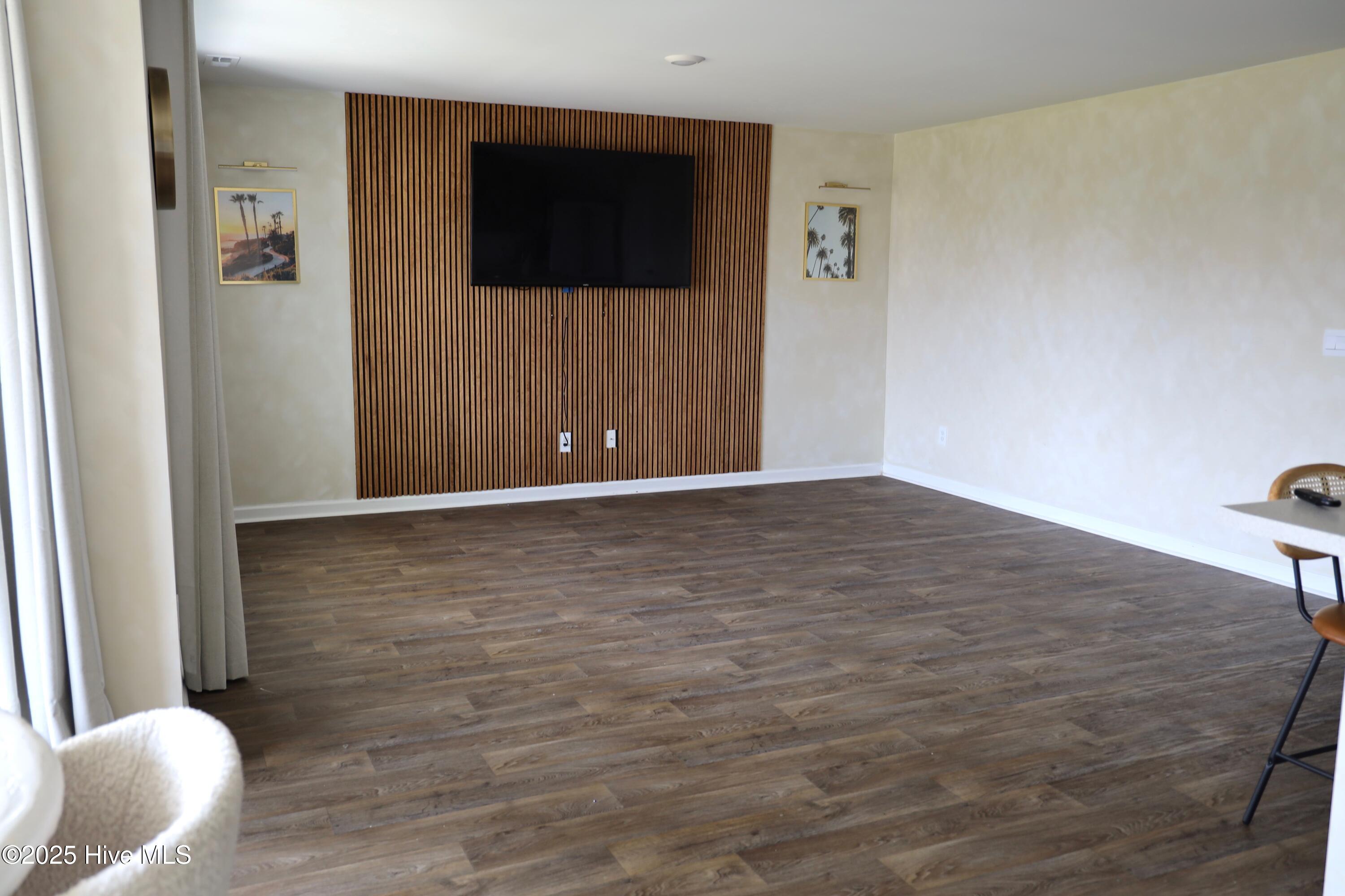 100561165 | Photo 15