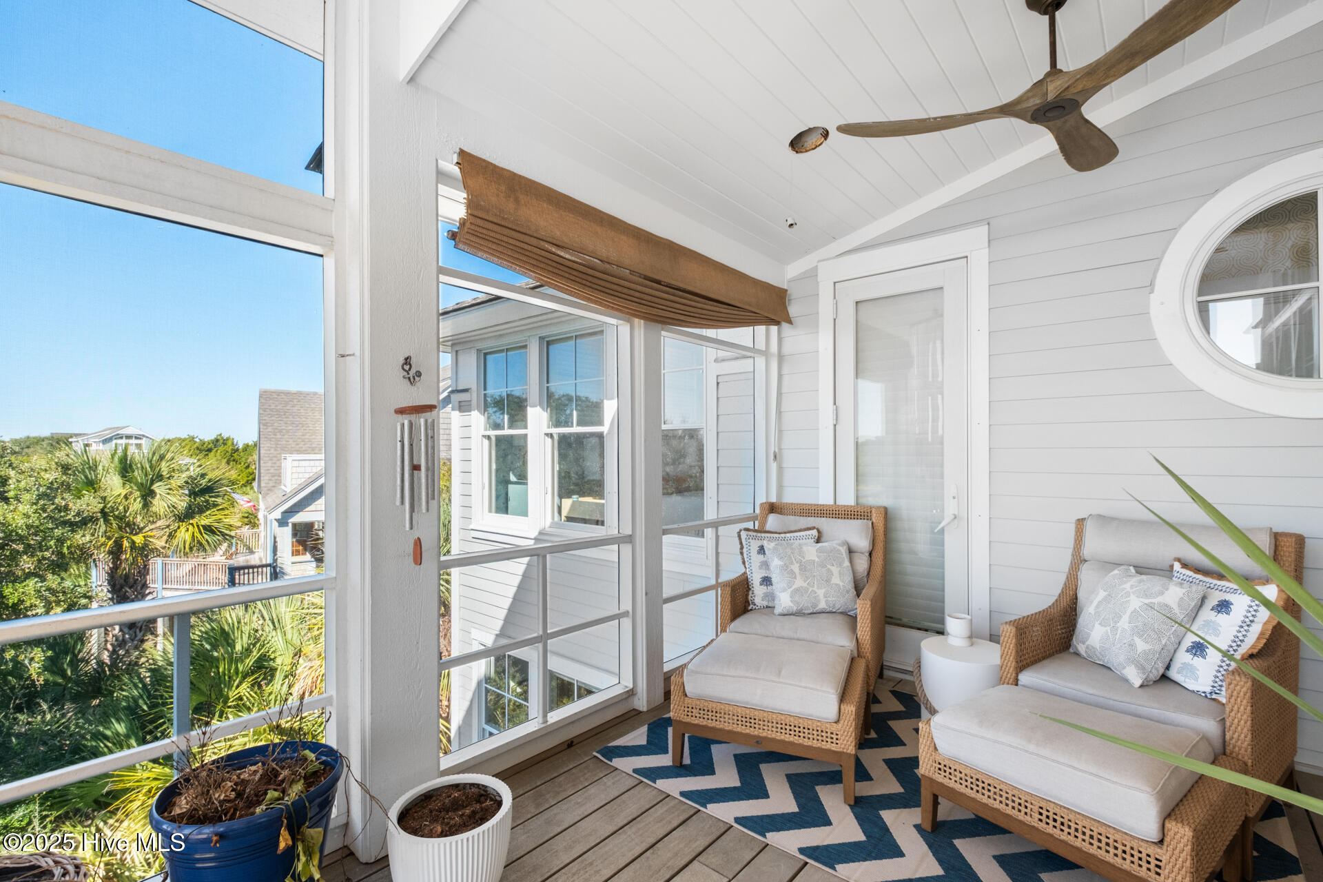 100540295 | Photo 26