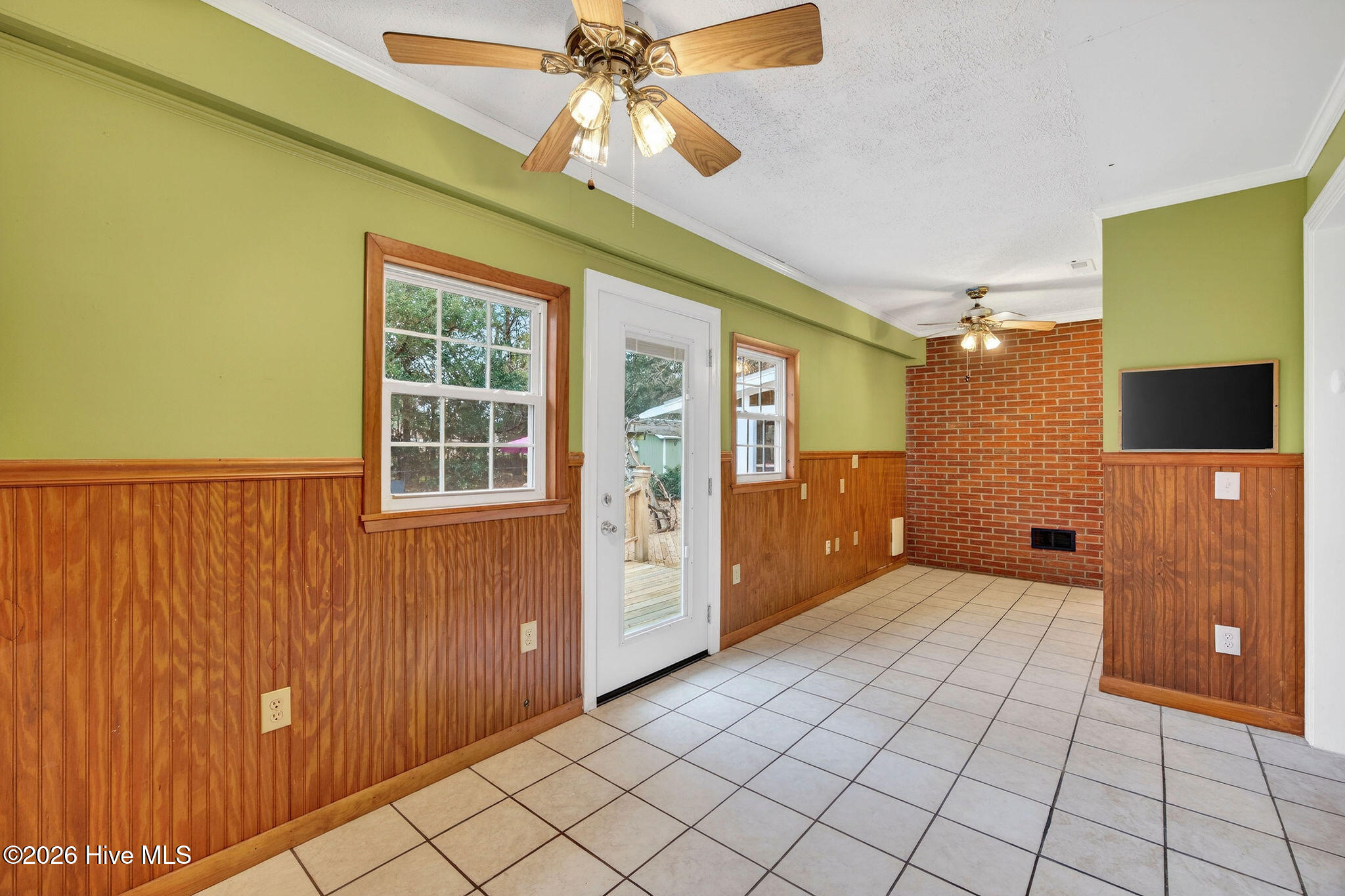 100557140 | Photo 31