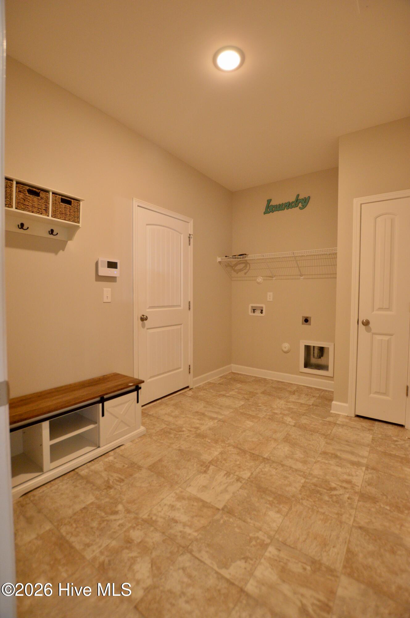 100562779 | Photo 22