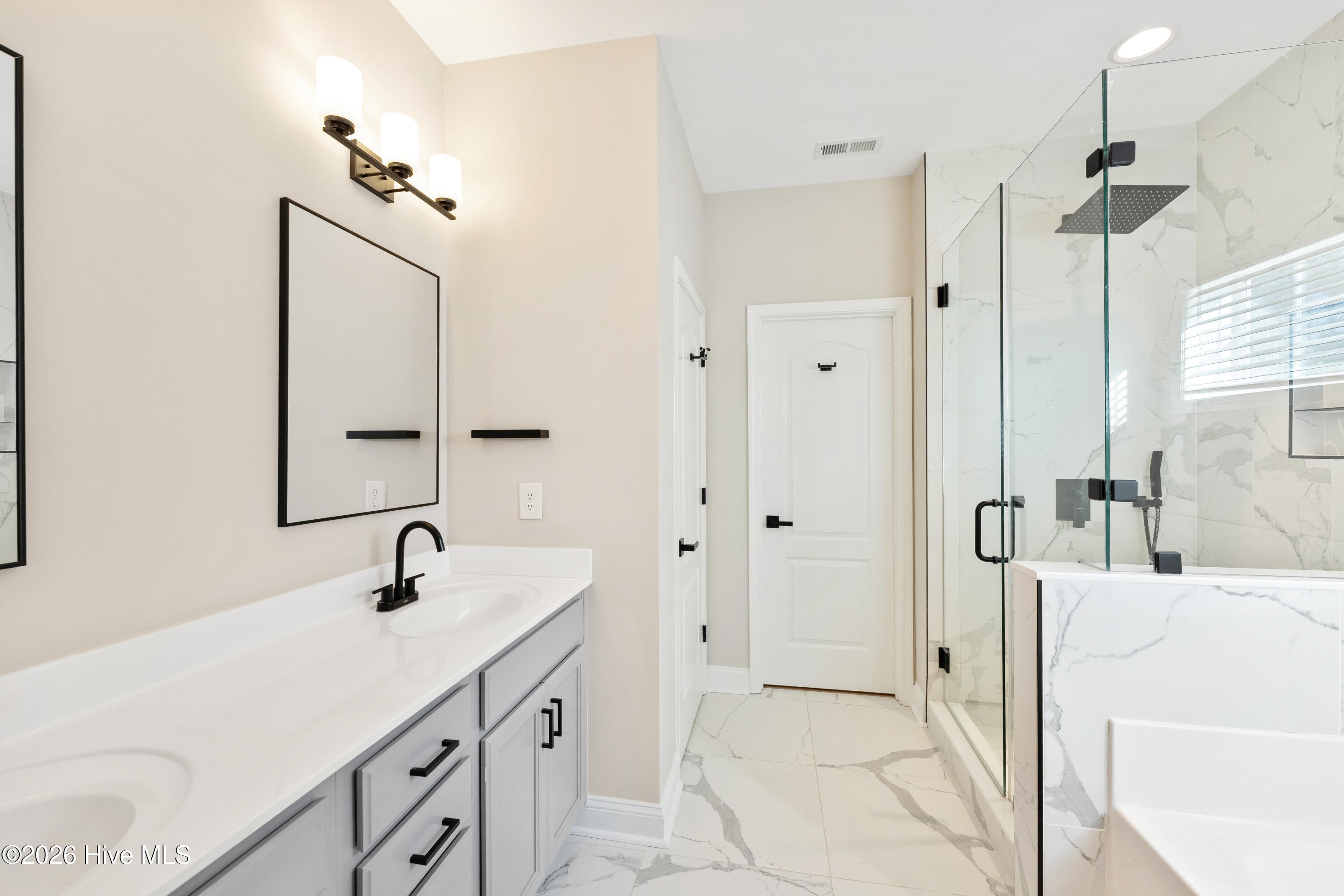 100548088 | Photo 10