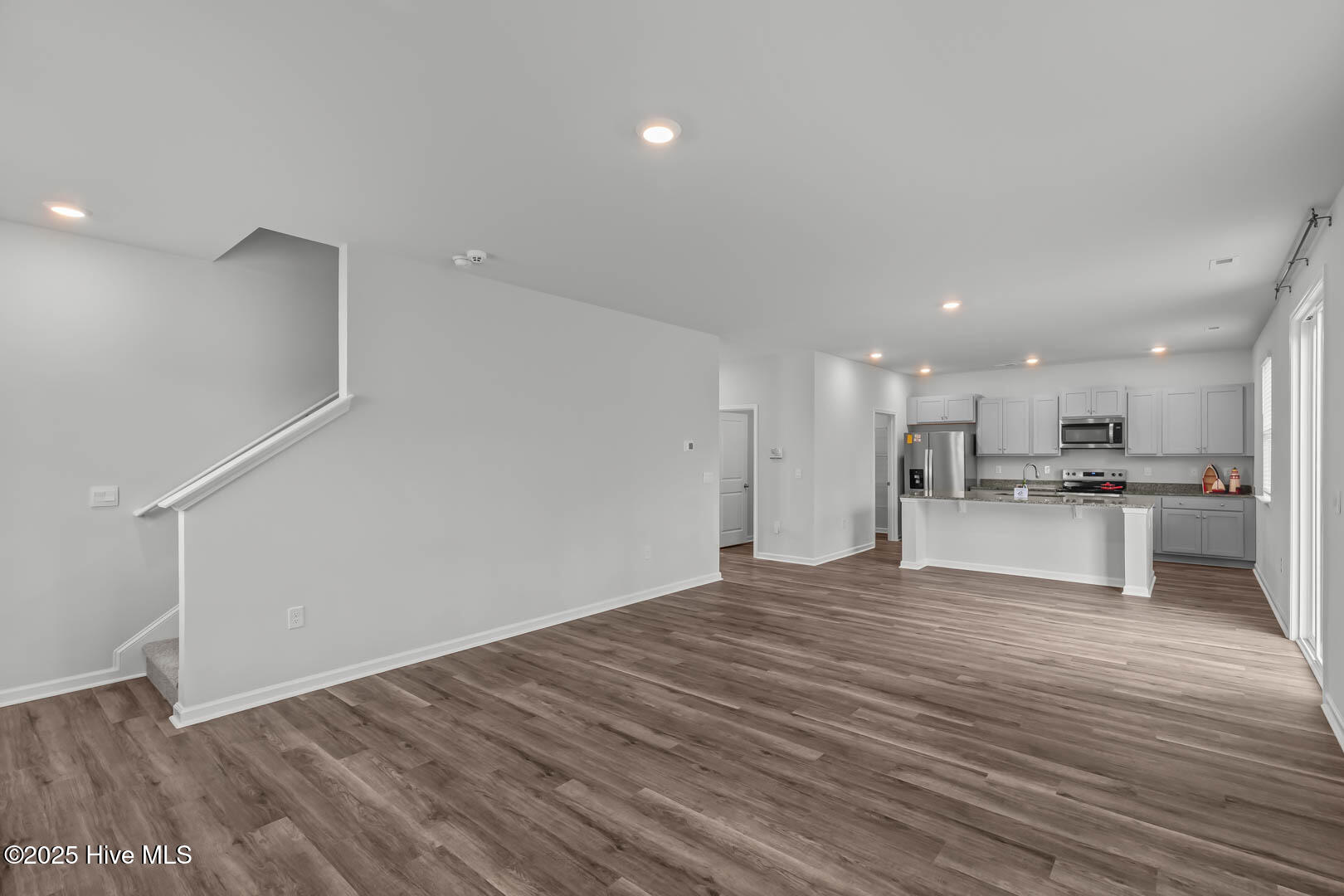 100538929 | Photo 24