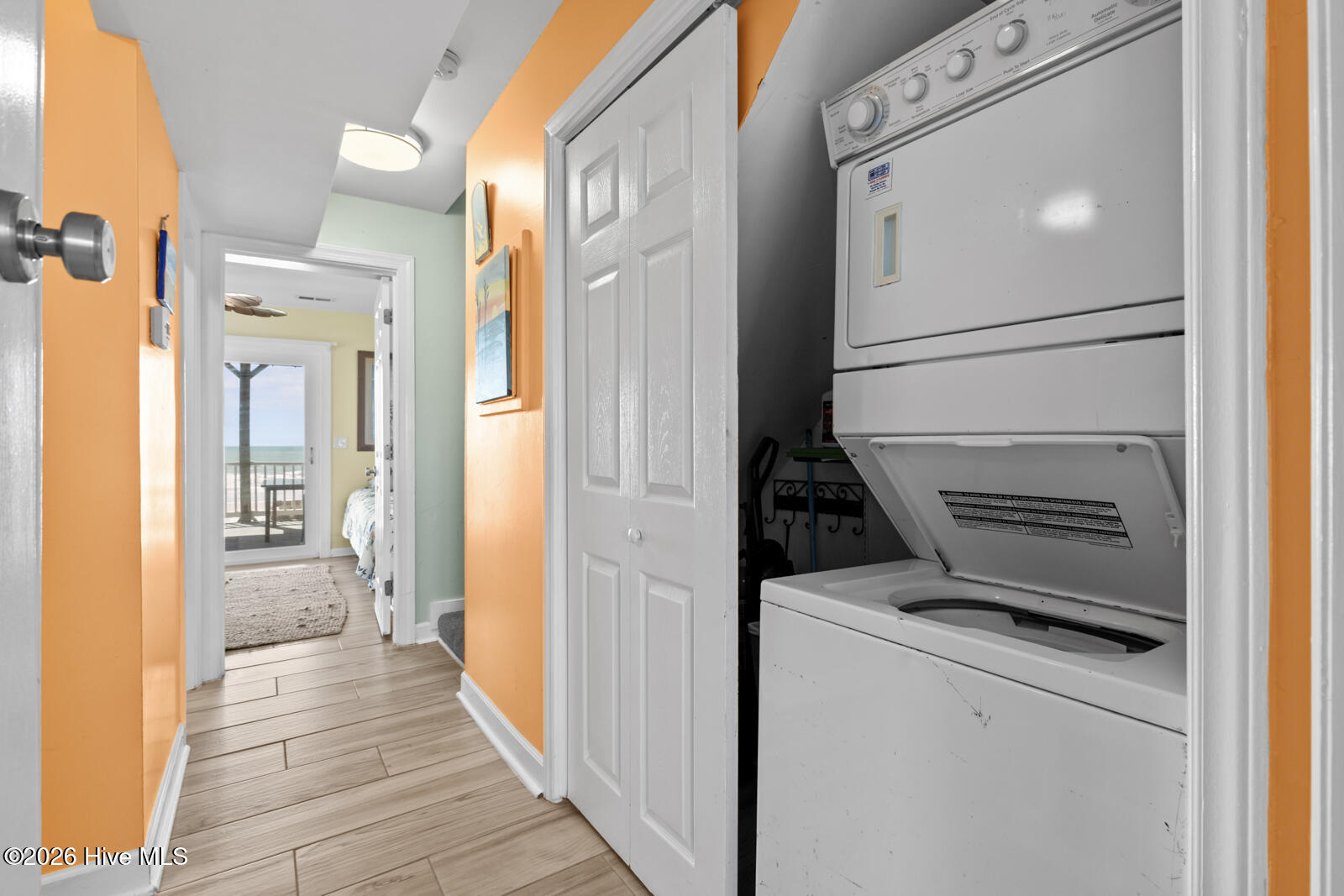 100569371 | Photo 11