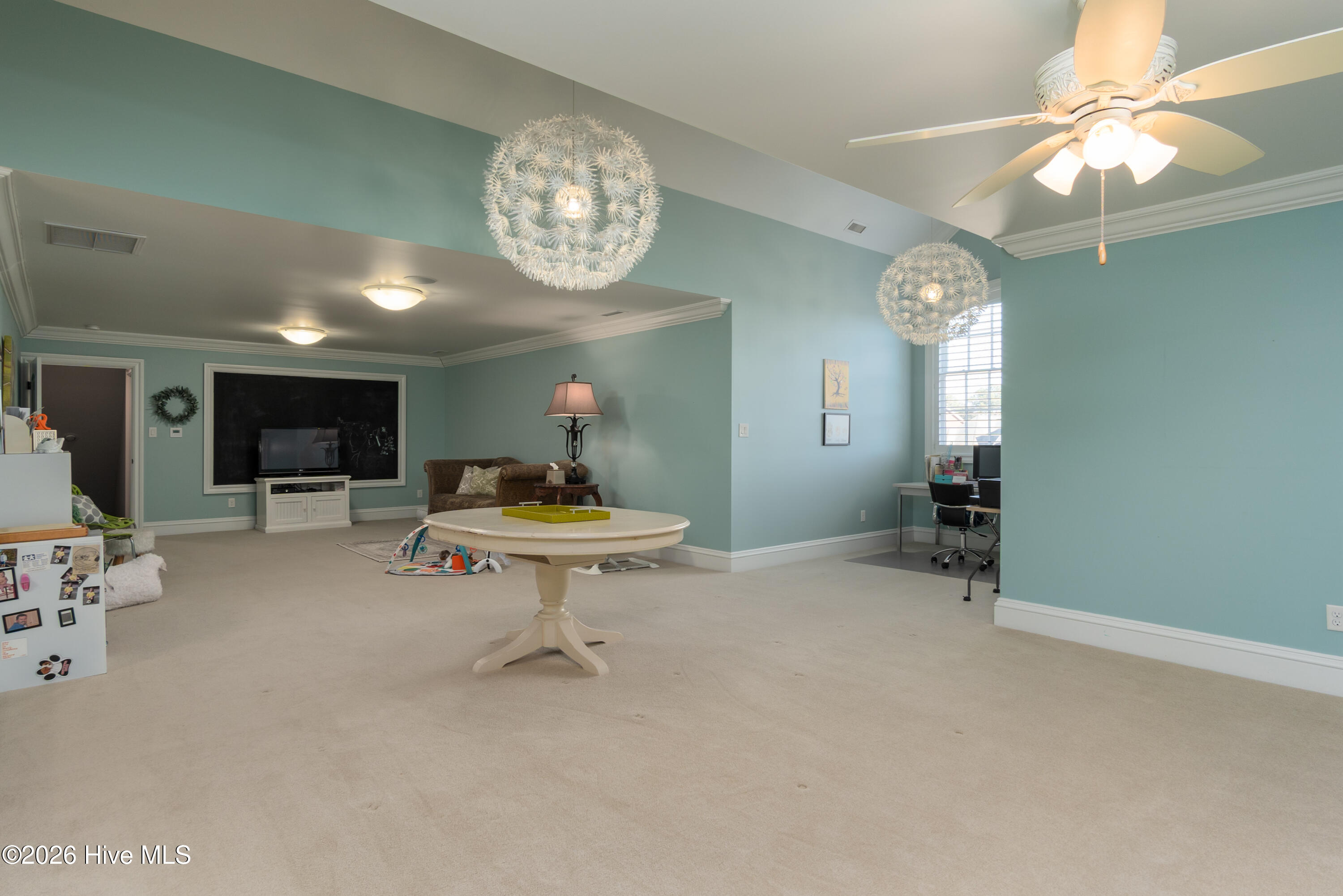 100550947 | Photo 77