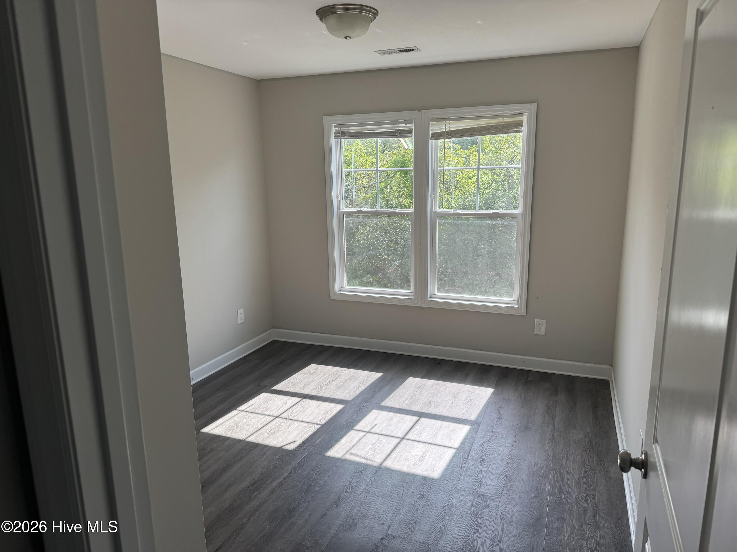 100563971 | Photo 11