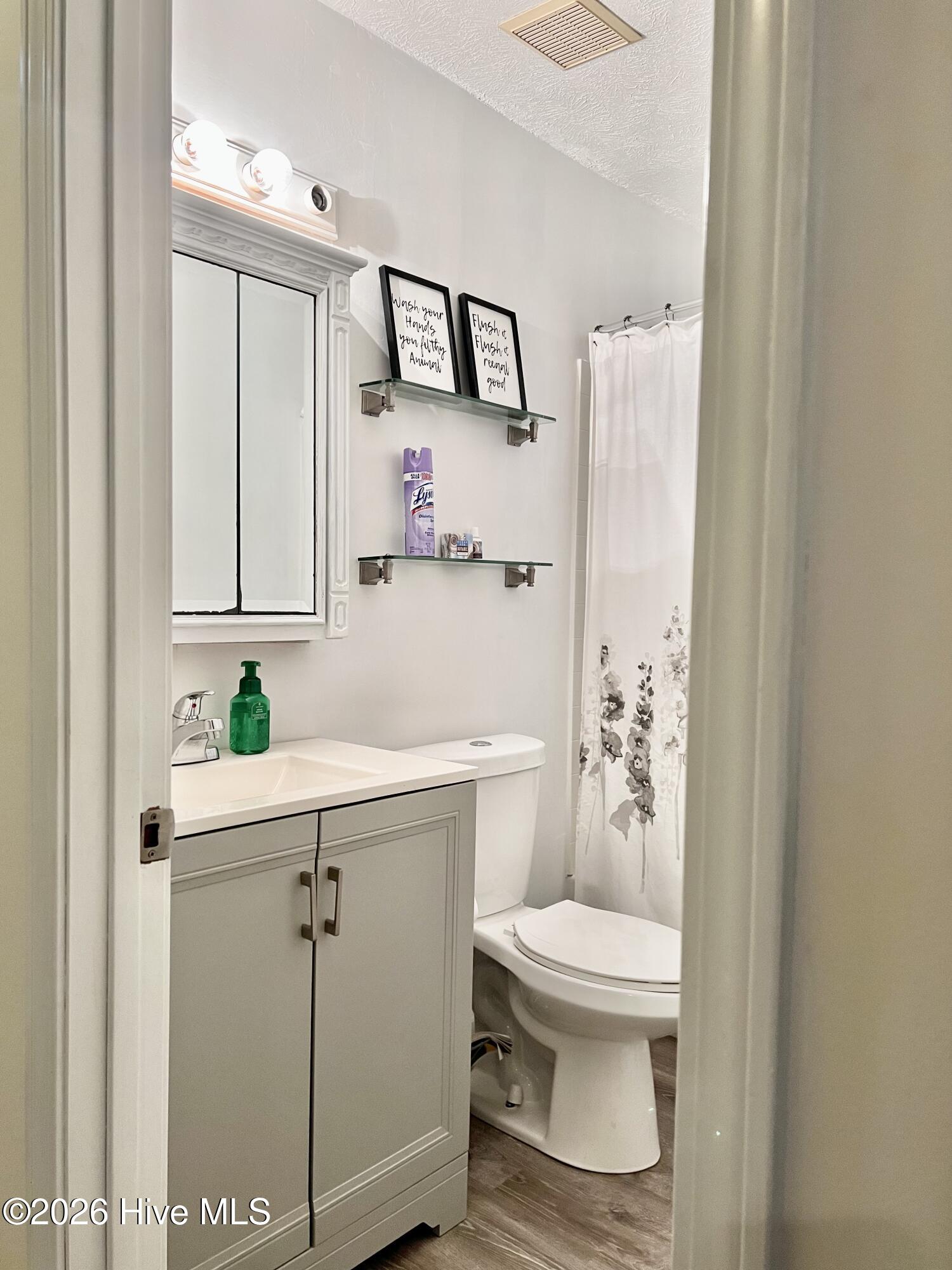 100564065 | Photo 25