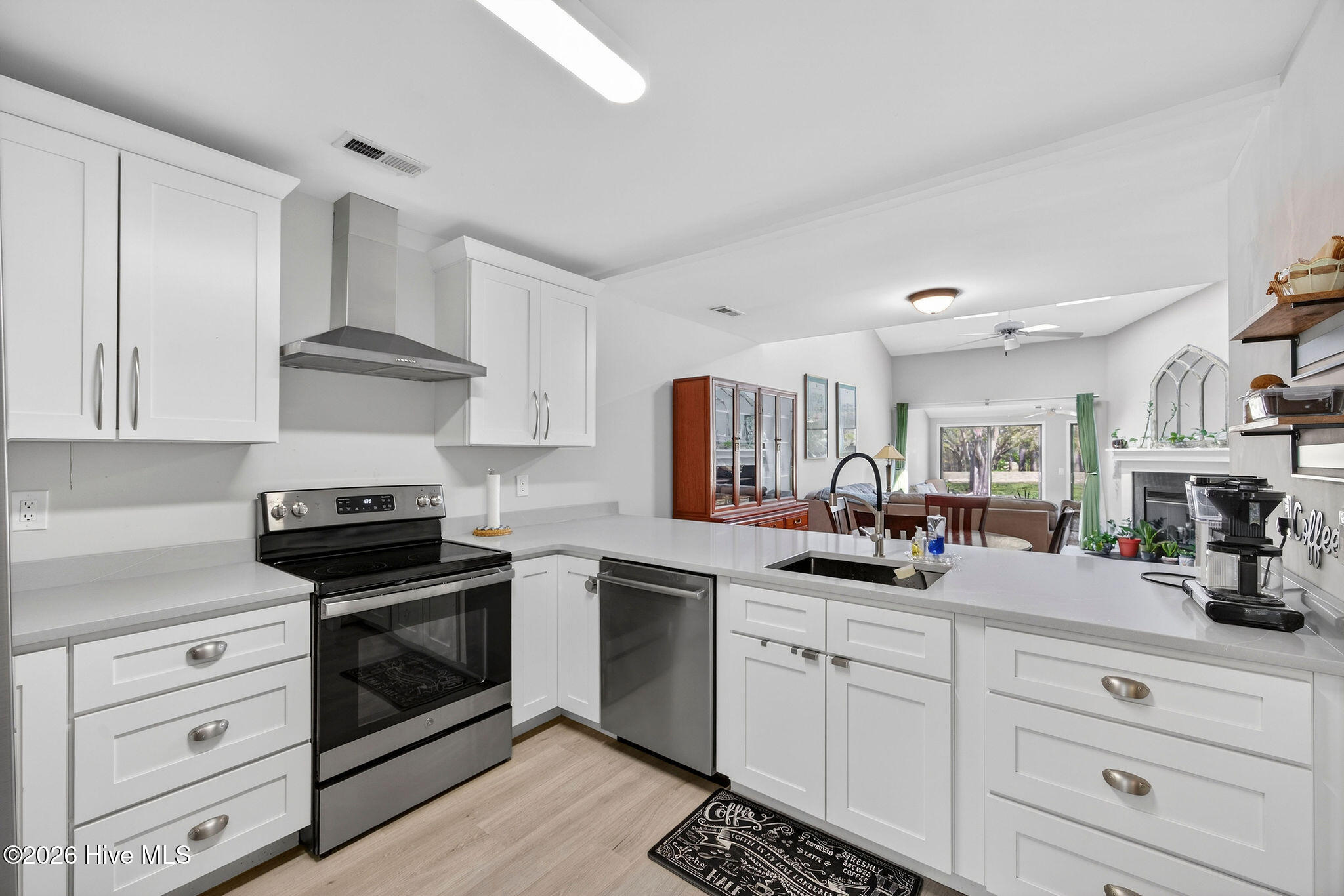 100563726 | Photo 24