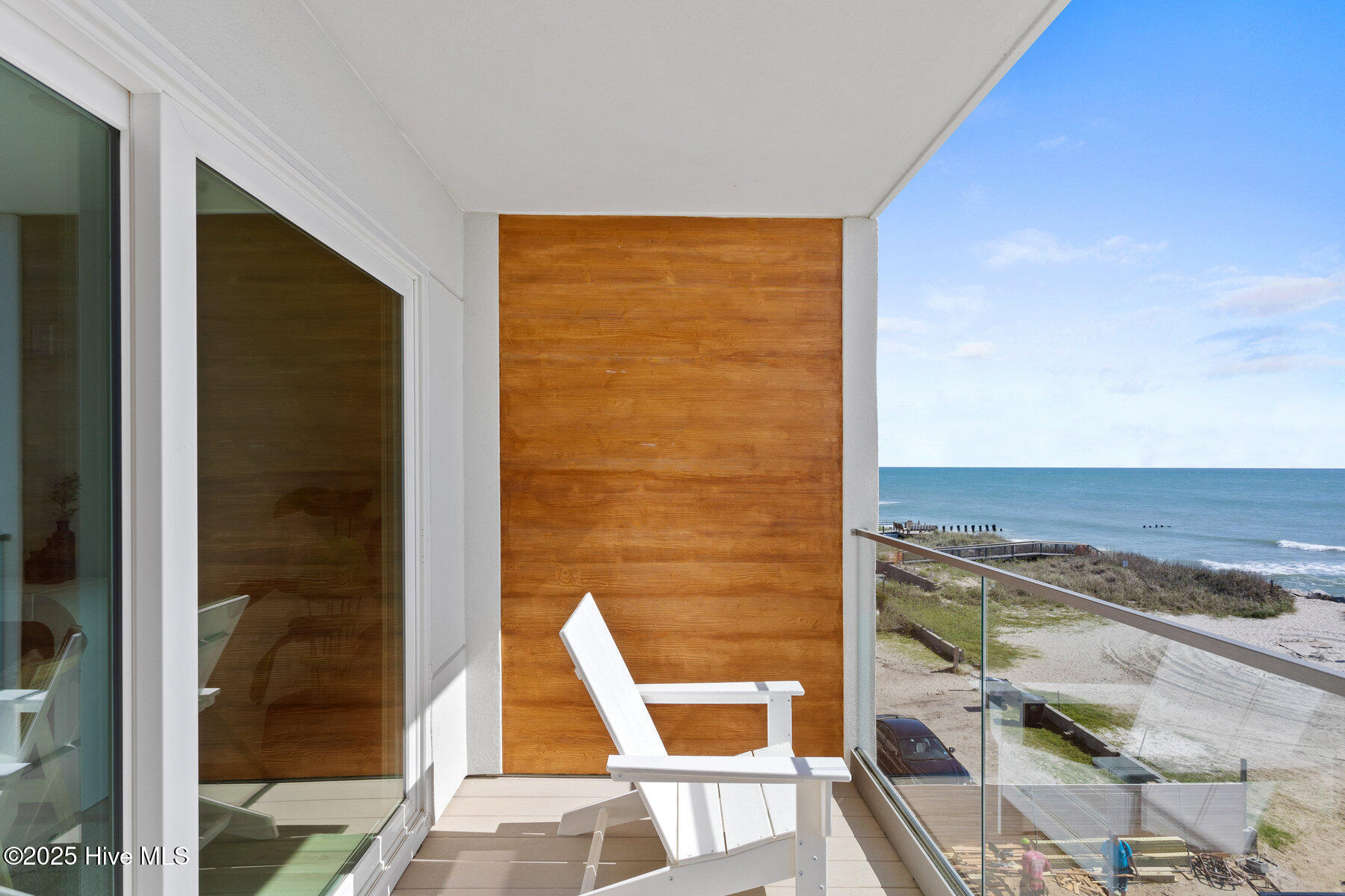 100503111 | Photo 16