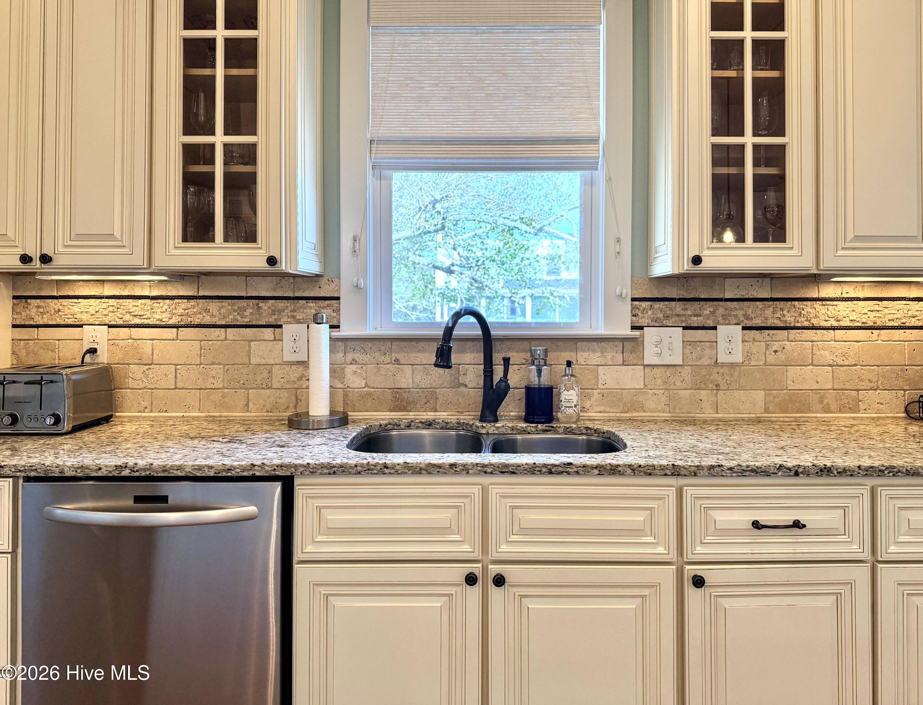 100548622 | Photo 24