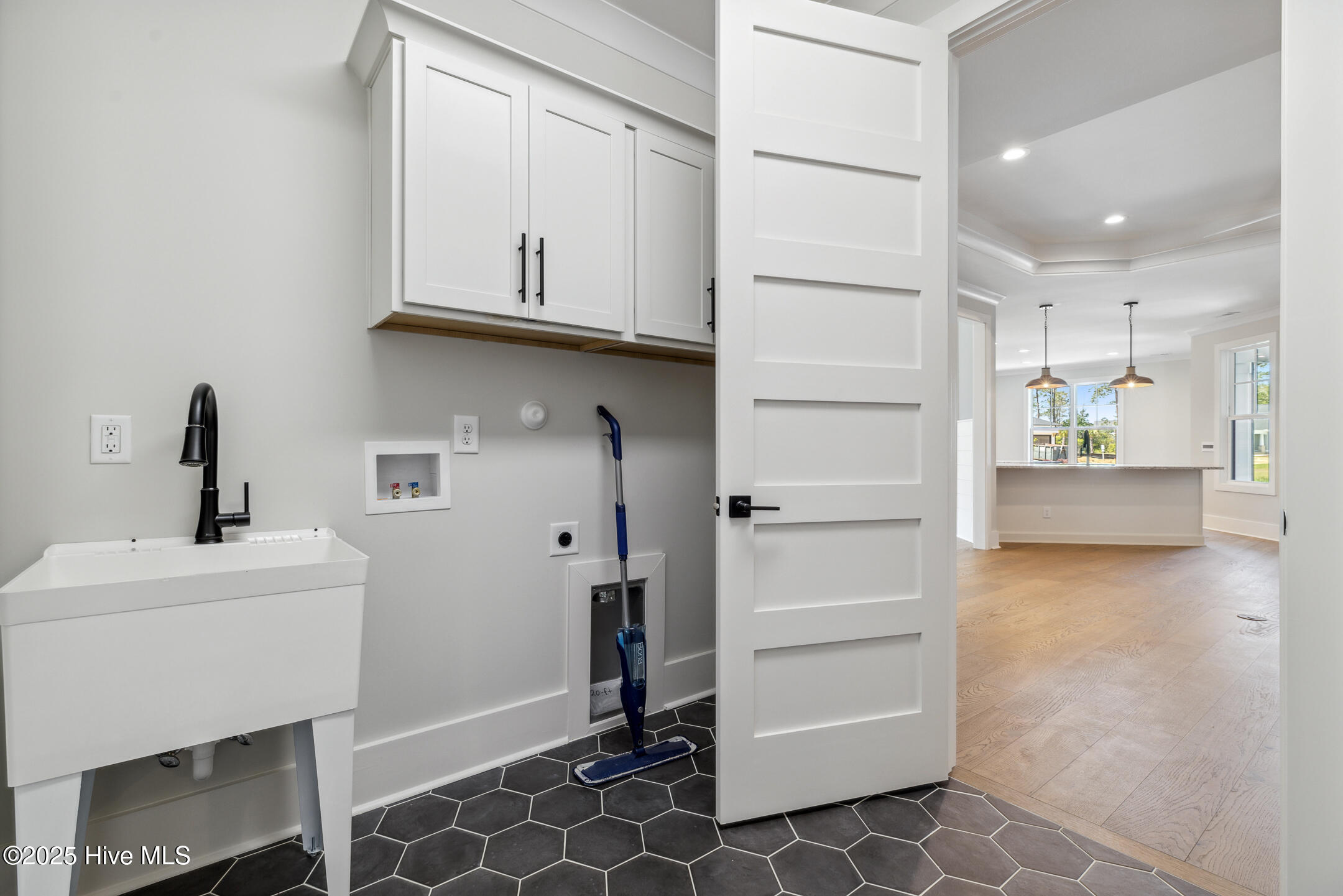 100461244 | Photo 74