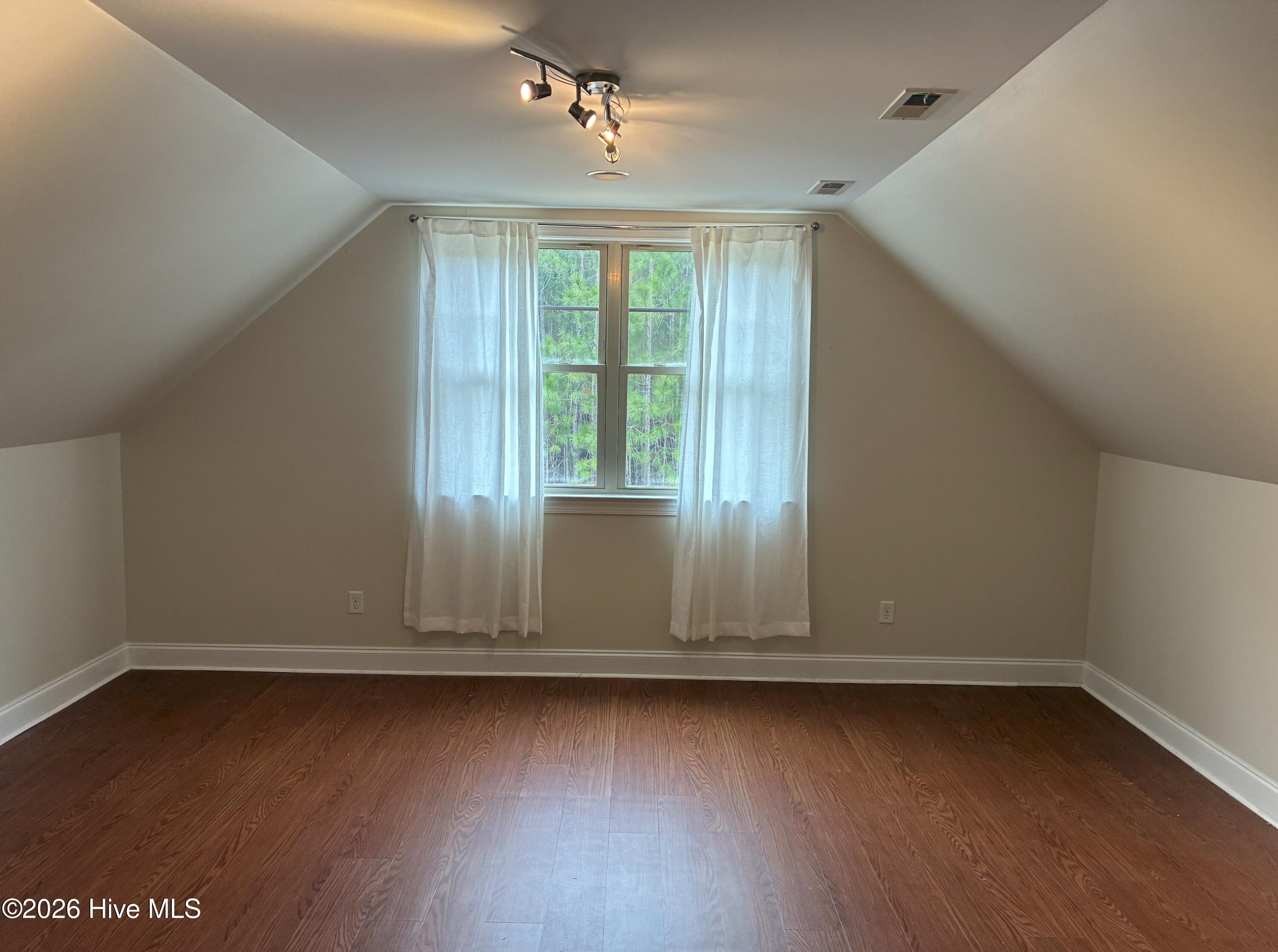 100559785 | Photo 20