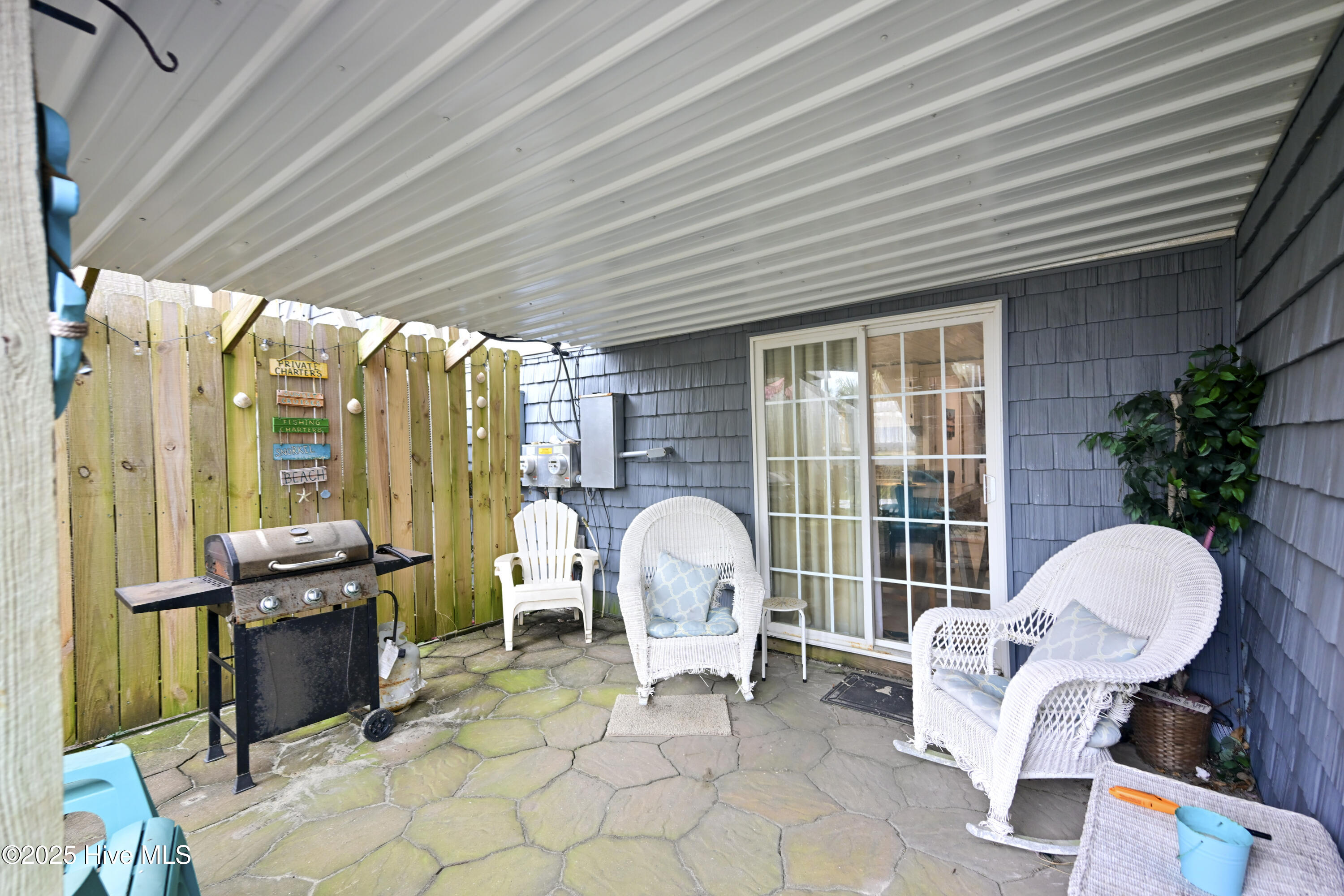 100495129 | Photo 47