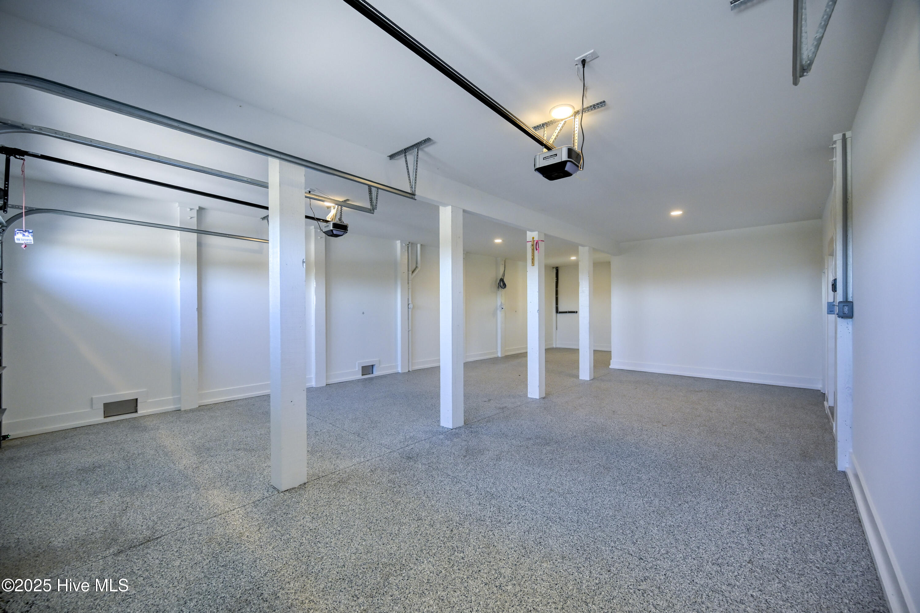 100516070 | Photo 77