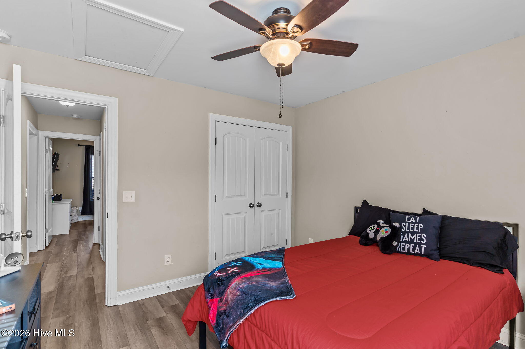 100550911 | Photo 32