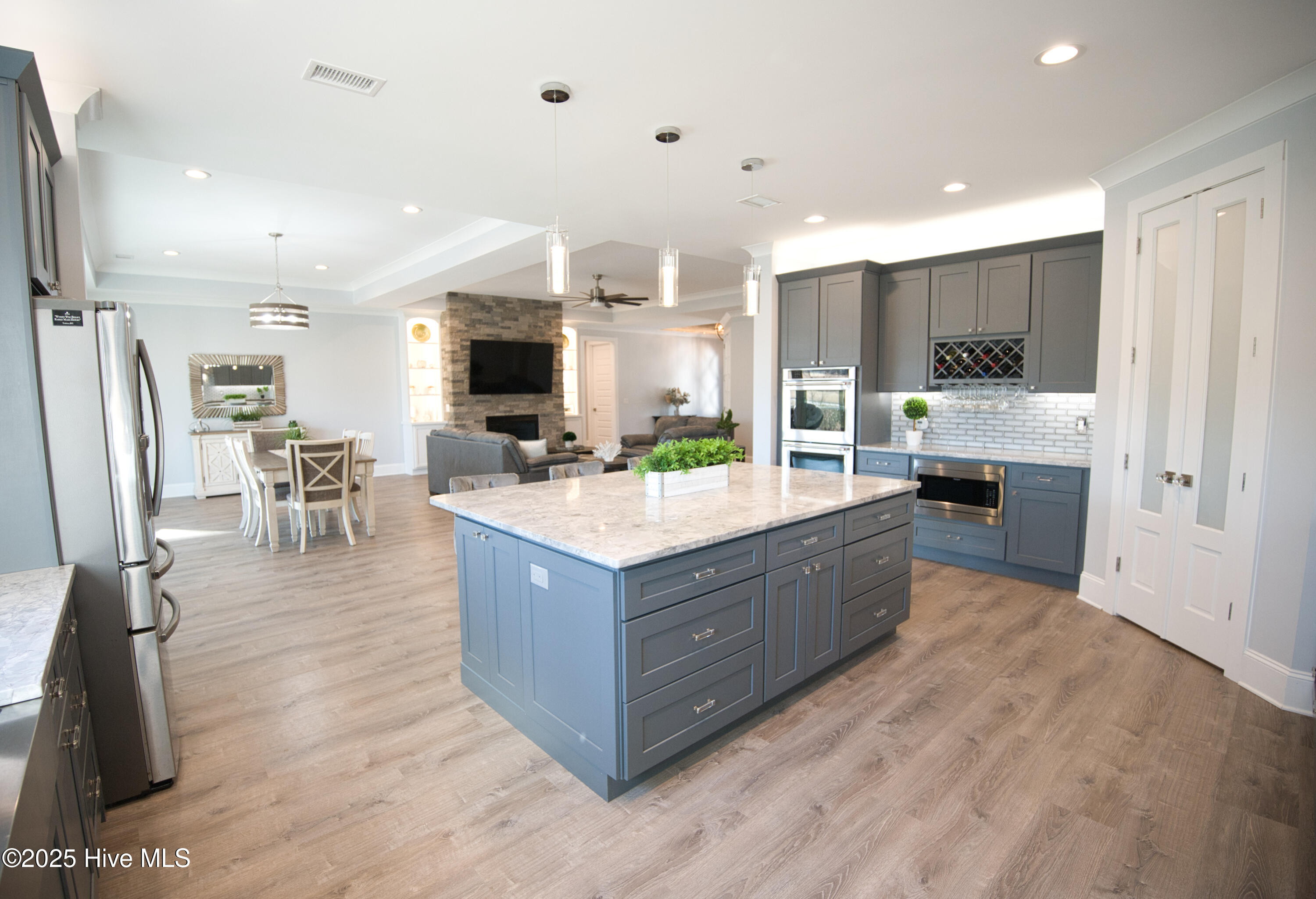 100546521 | Photo 23