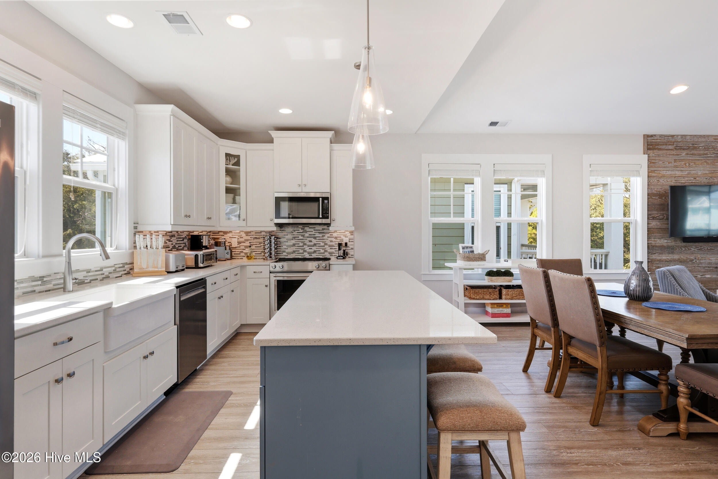 100563355 | Photo 14