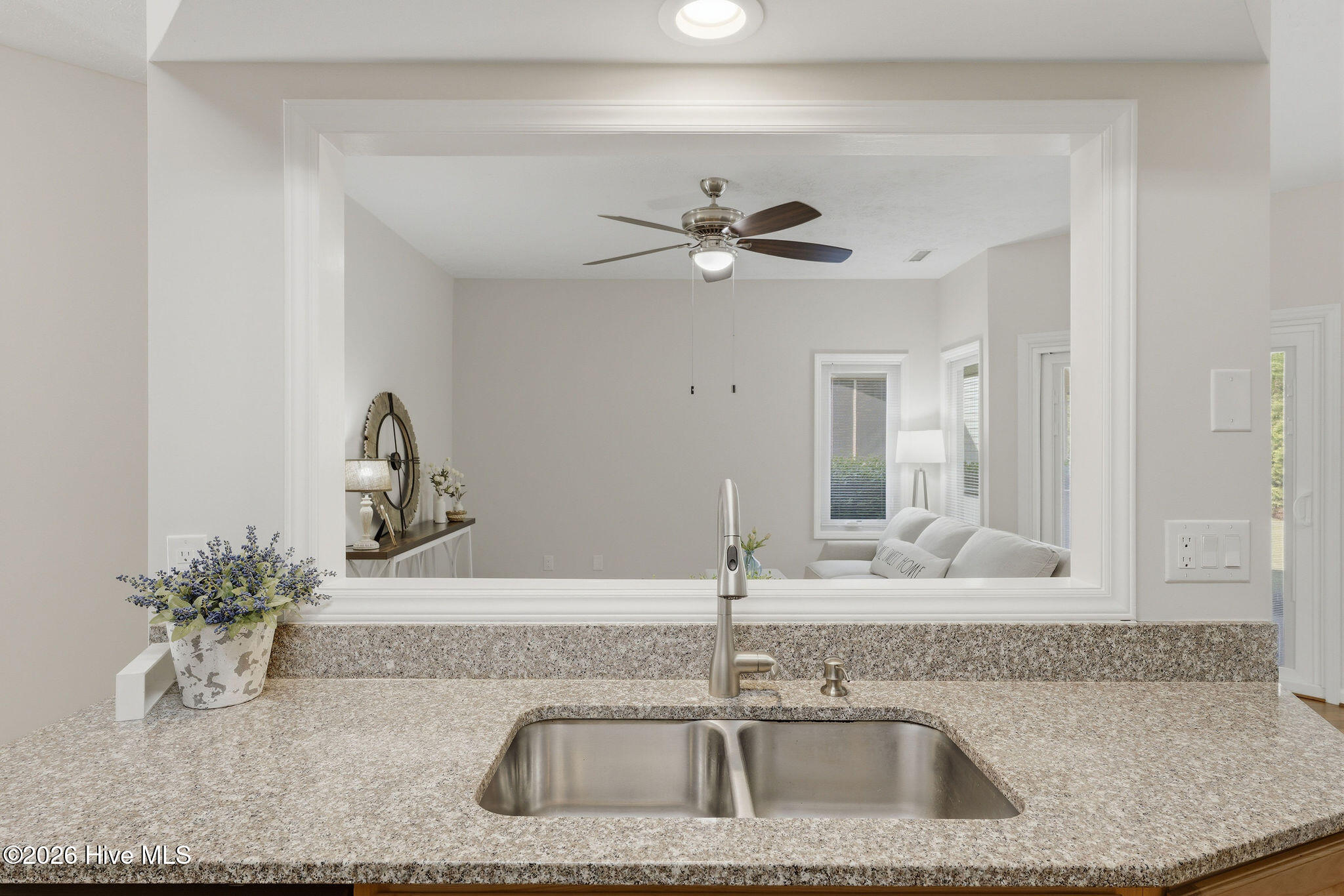 100569569 | Photo 27