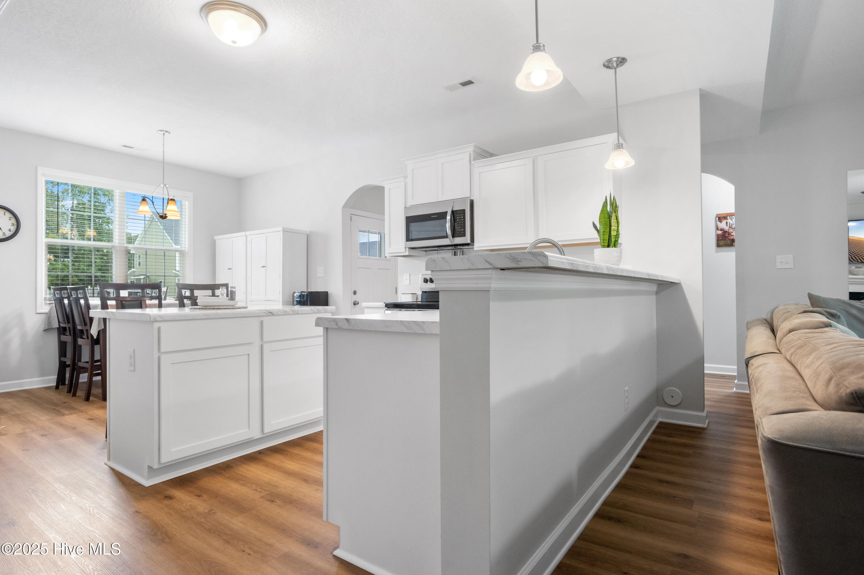 100527902 | Photo 21