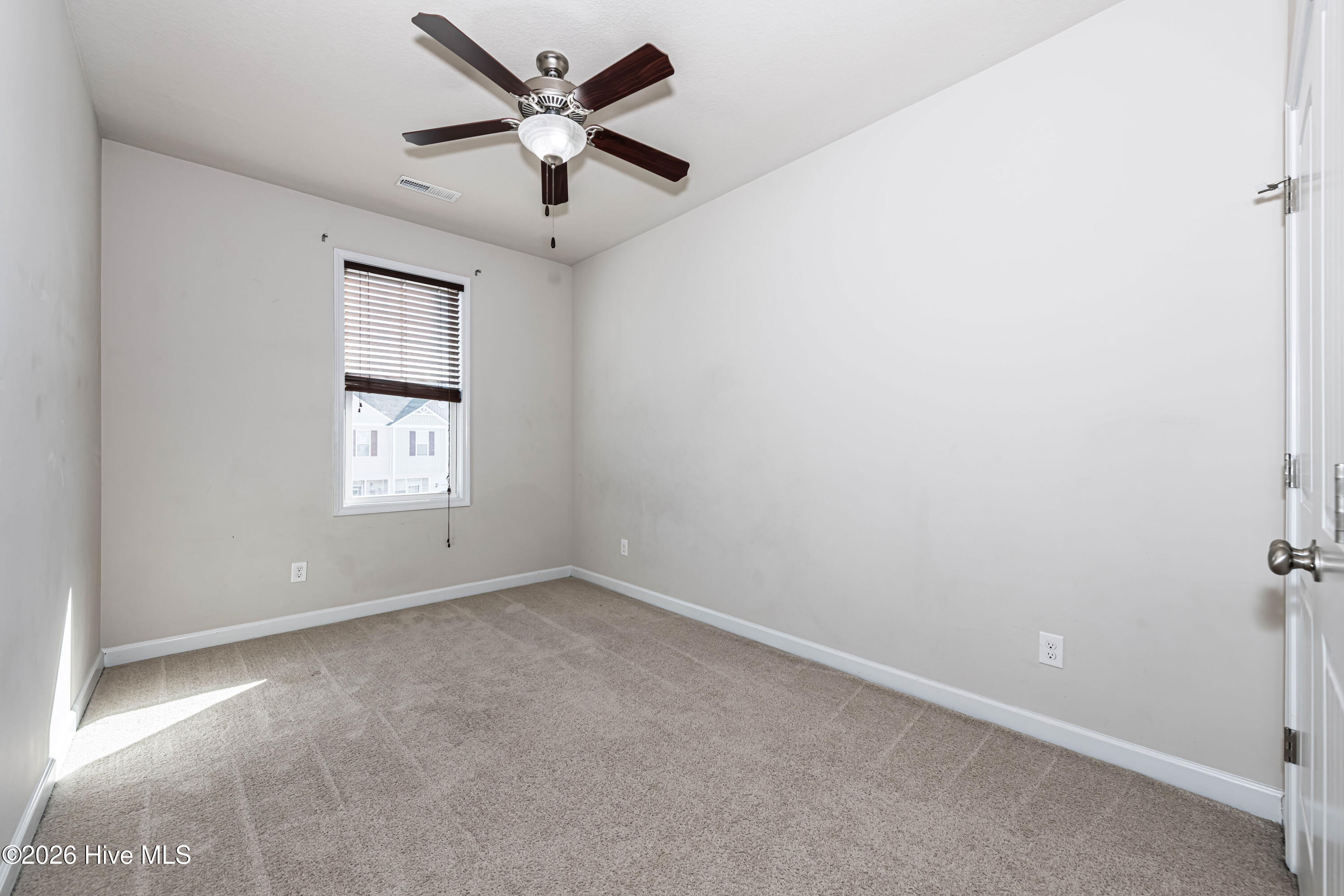 100567221 | Photo 34