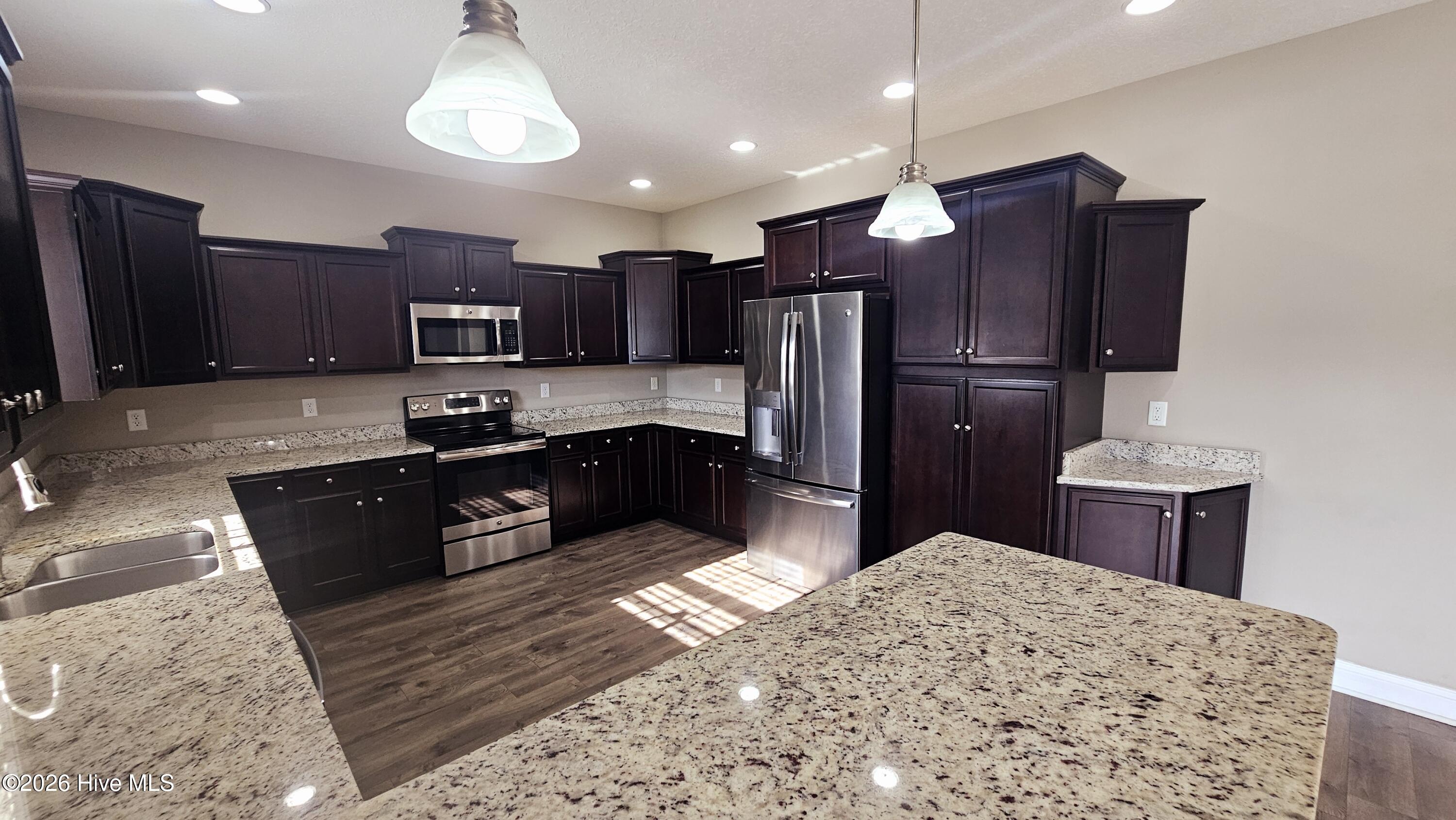 100549726 | Photo 34