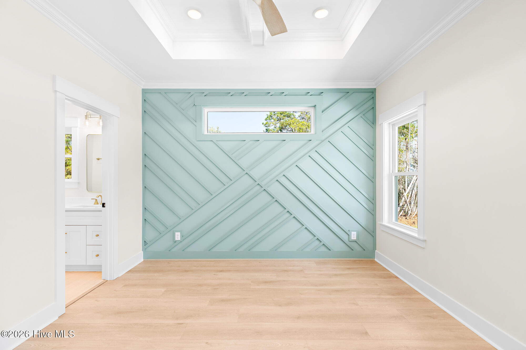 100561185 | Photo 26