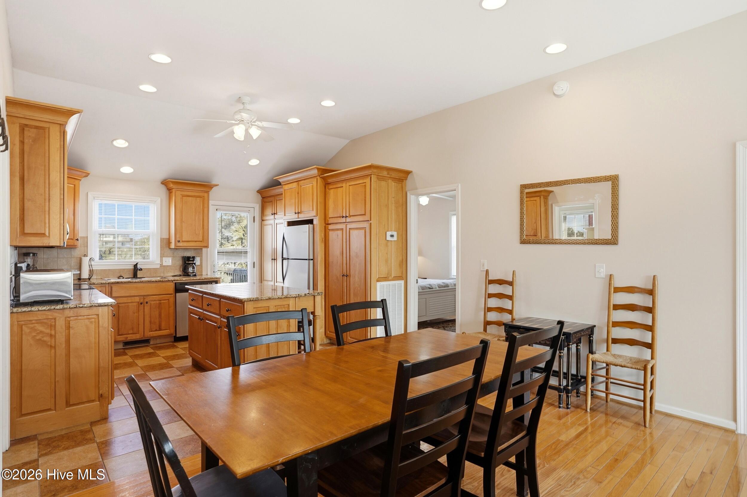 100554580 | Photo 15