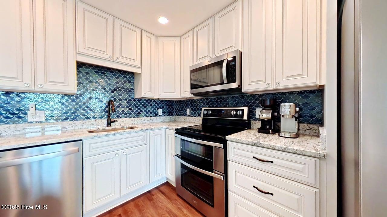 100532180 | Photo 12