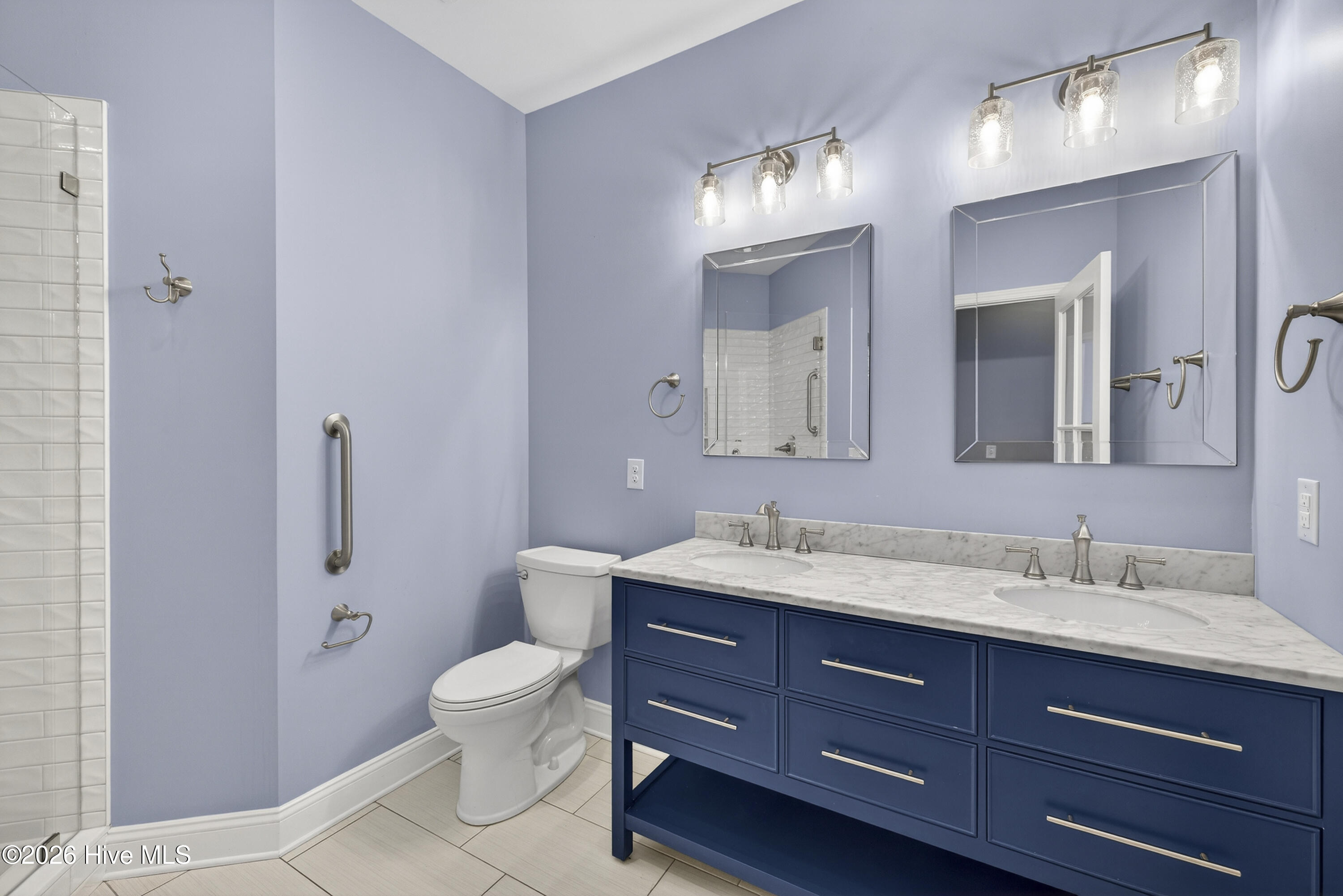 100562348 | Photo 23