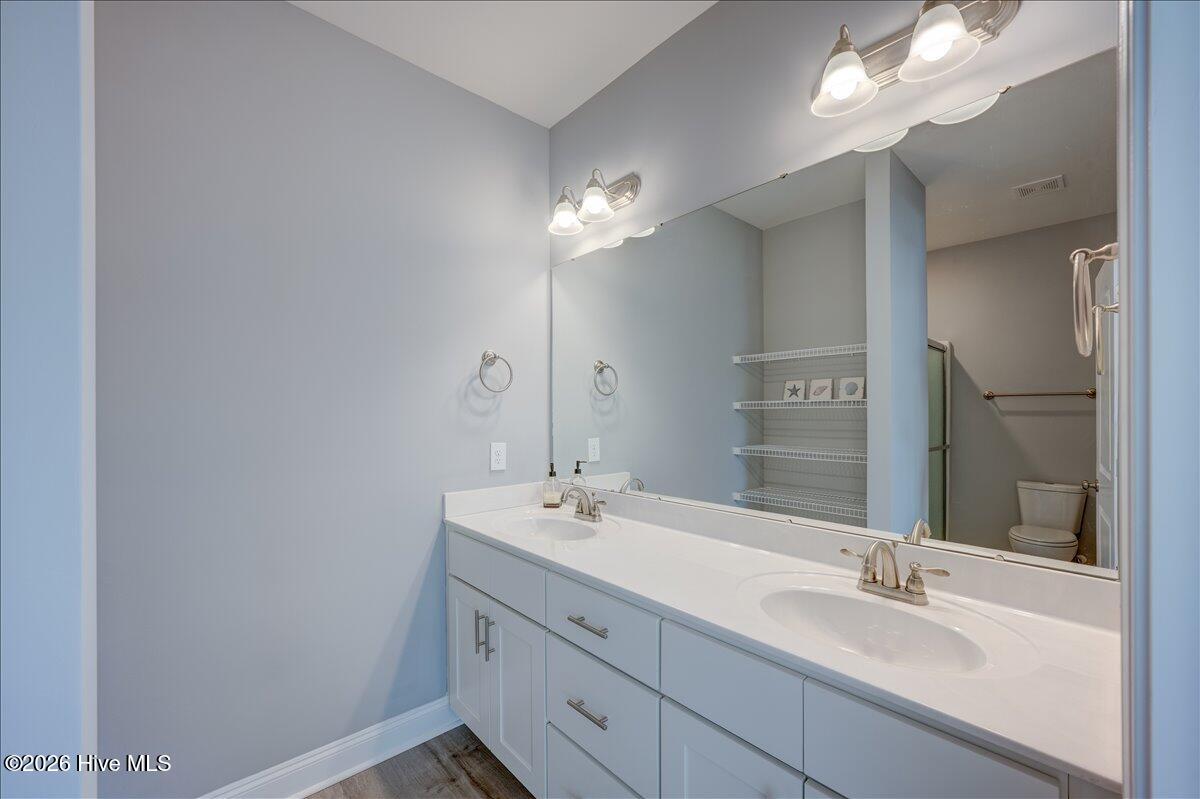 100567041 | Photo 26