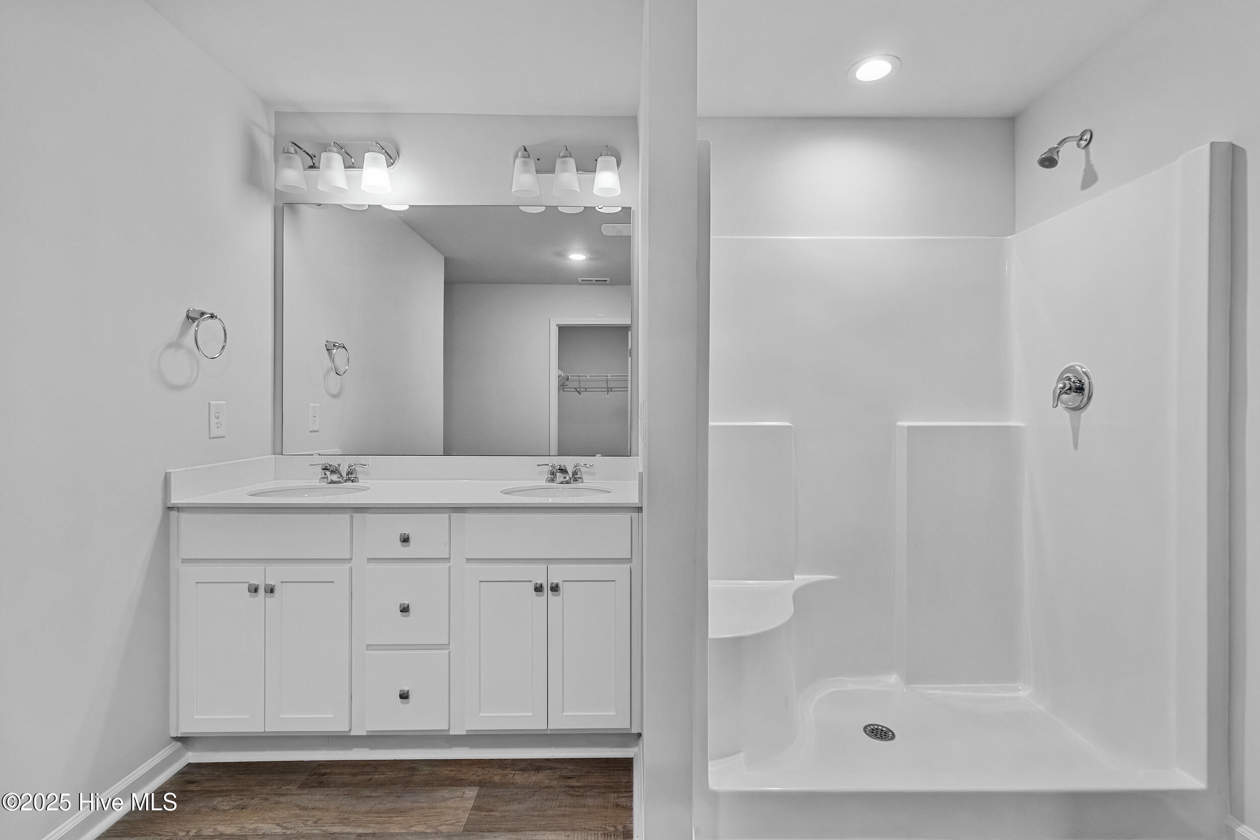 100538946 | Photo 26