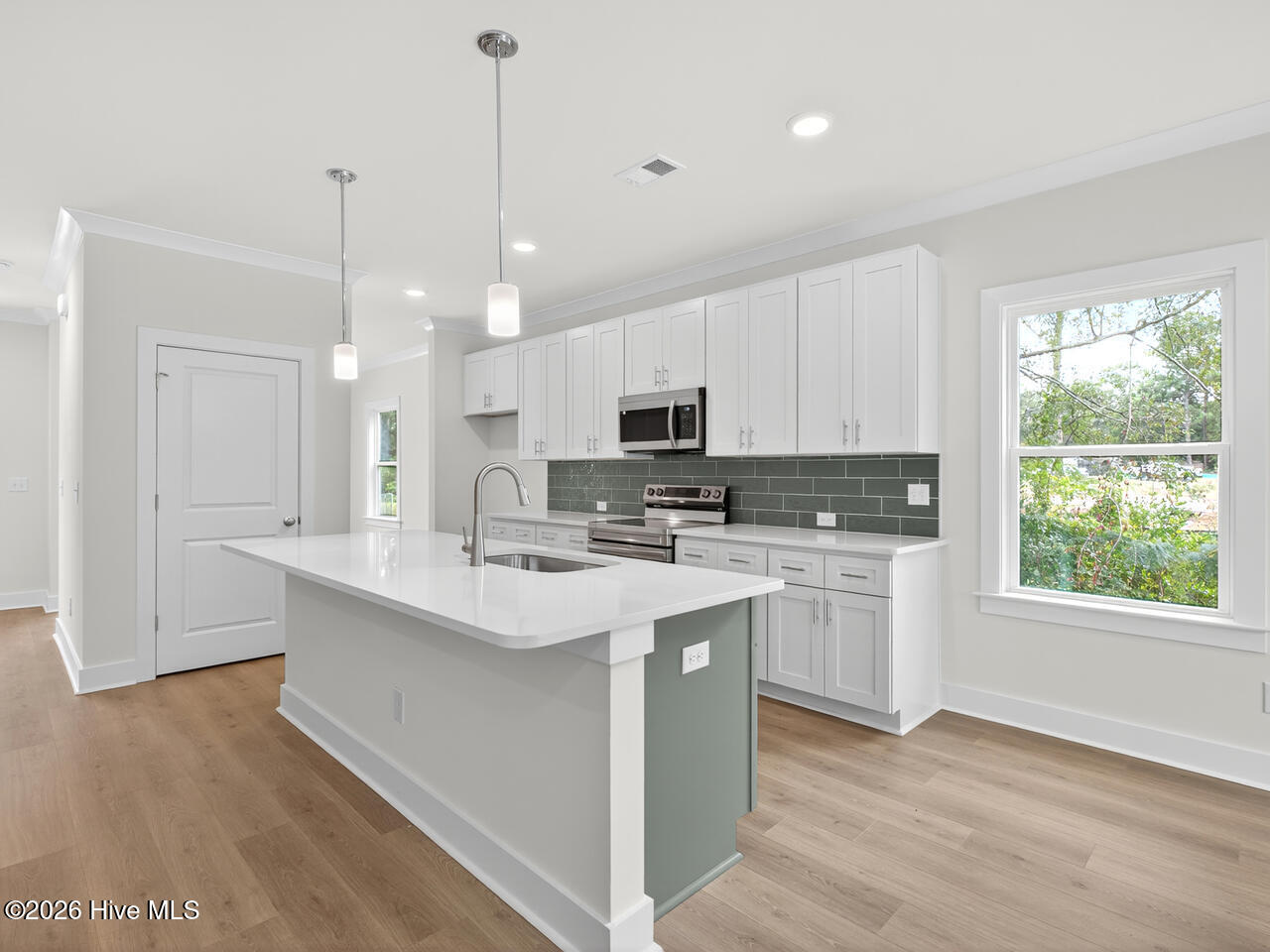 100547597 | Photo 18