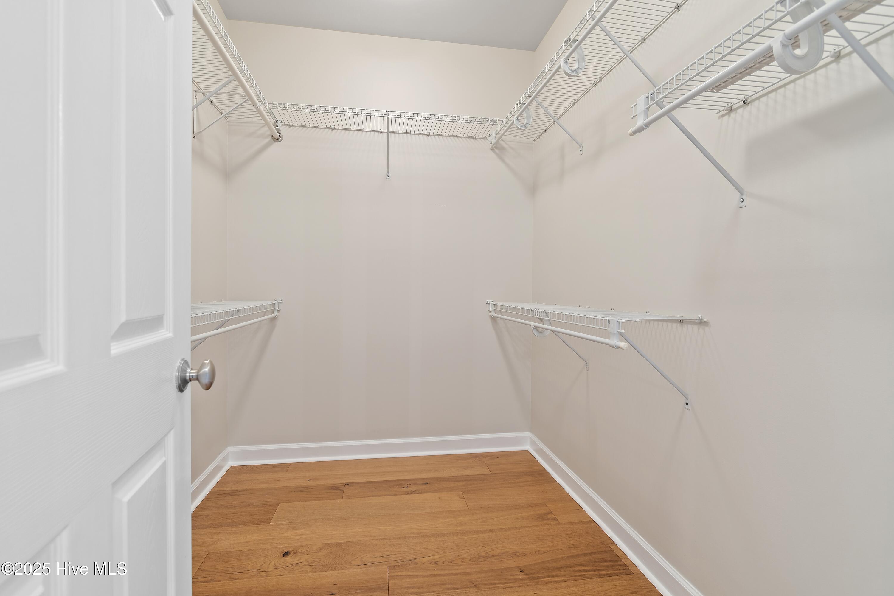 100537823 | Photo 34