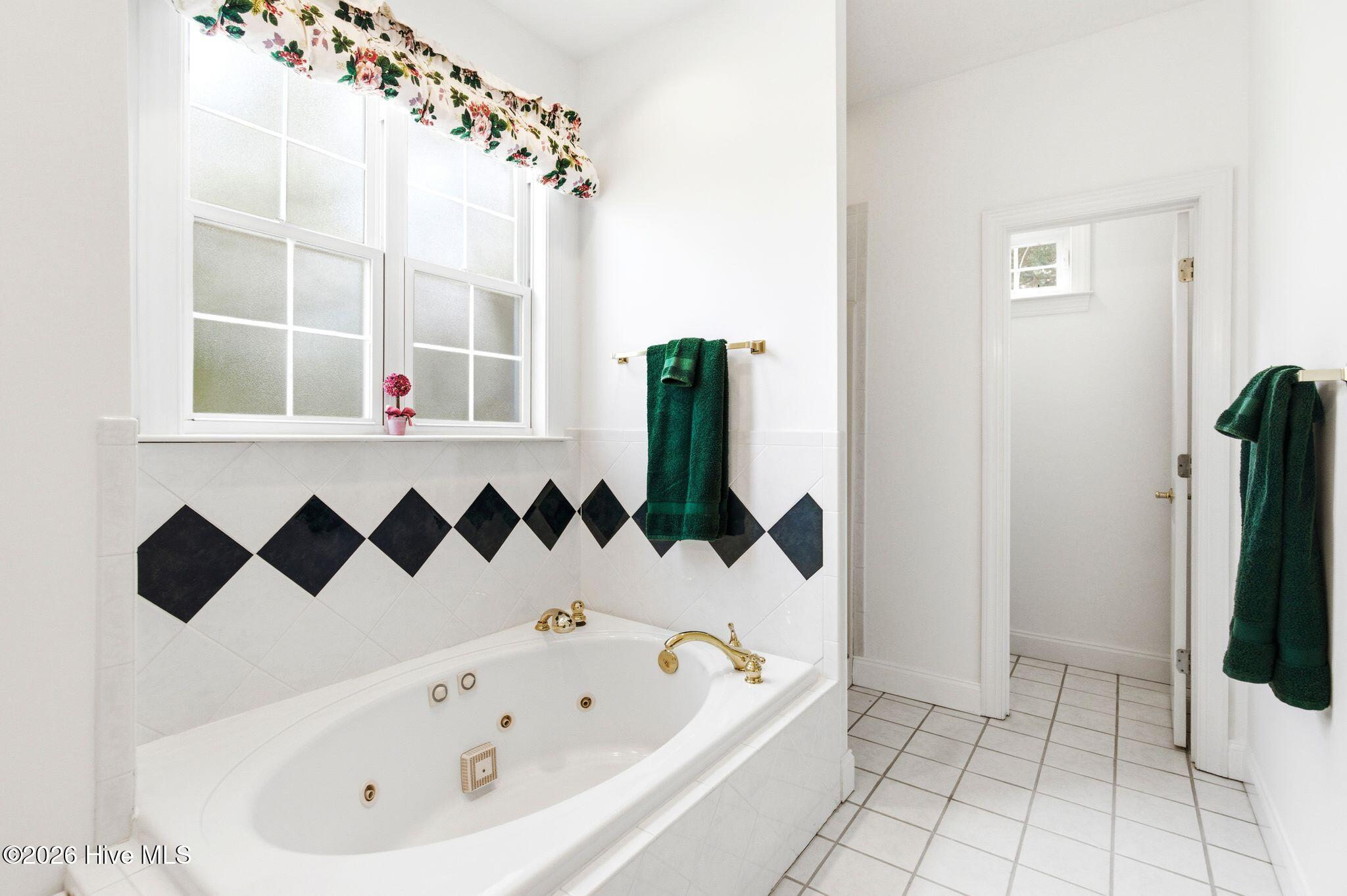 100564291 | Photo 37