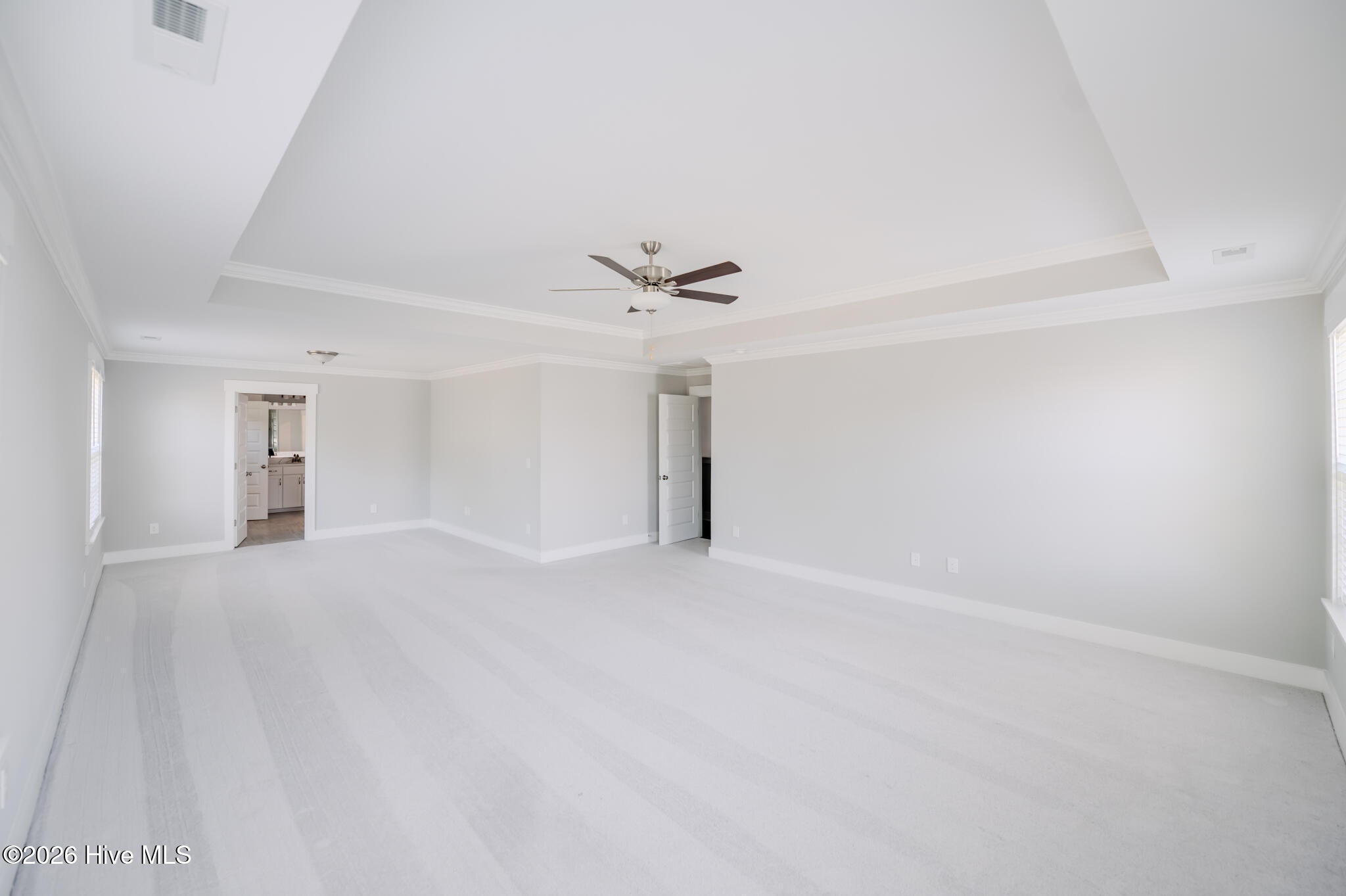 100567790 | Photo 59