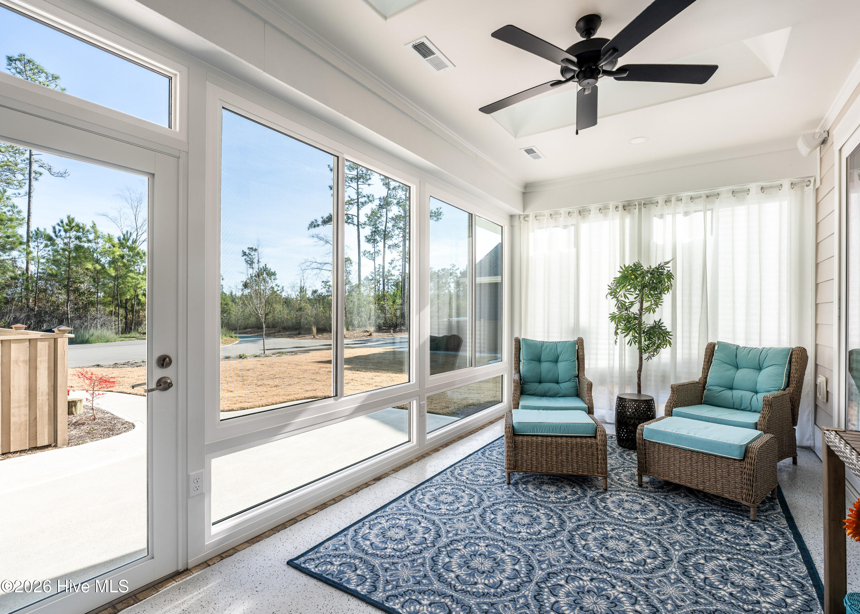 100547425 | Photo 23