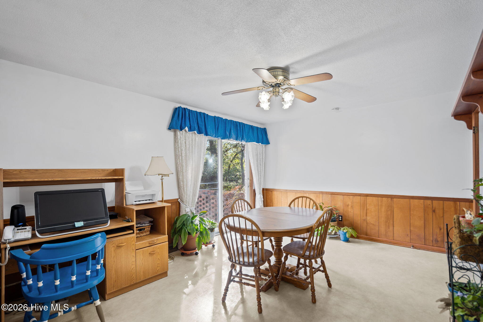 100558316 | Photo 21